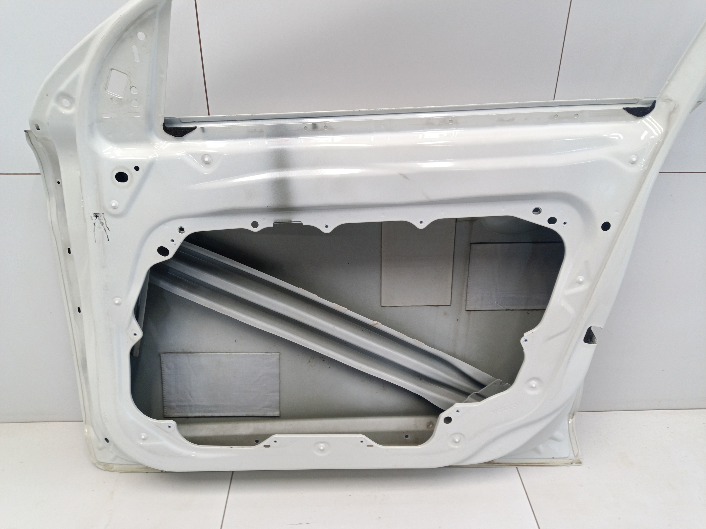 Дверь передняя правая Volvo XC60 1