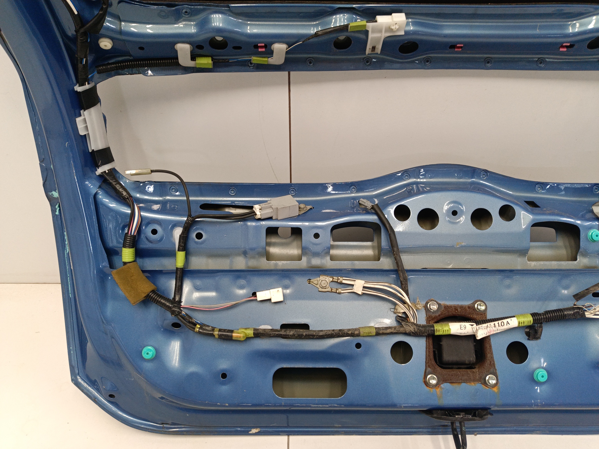 Крышка багажника Toyota Prius 2 XW20