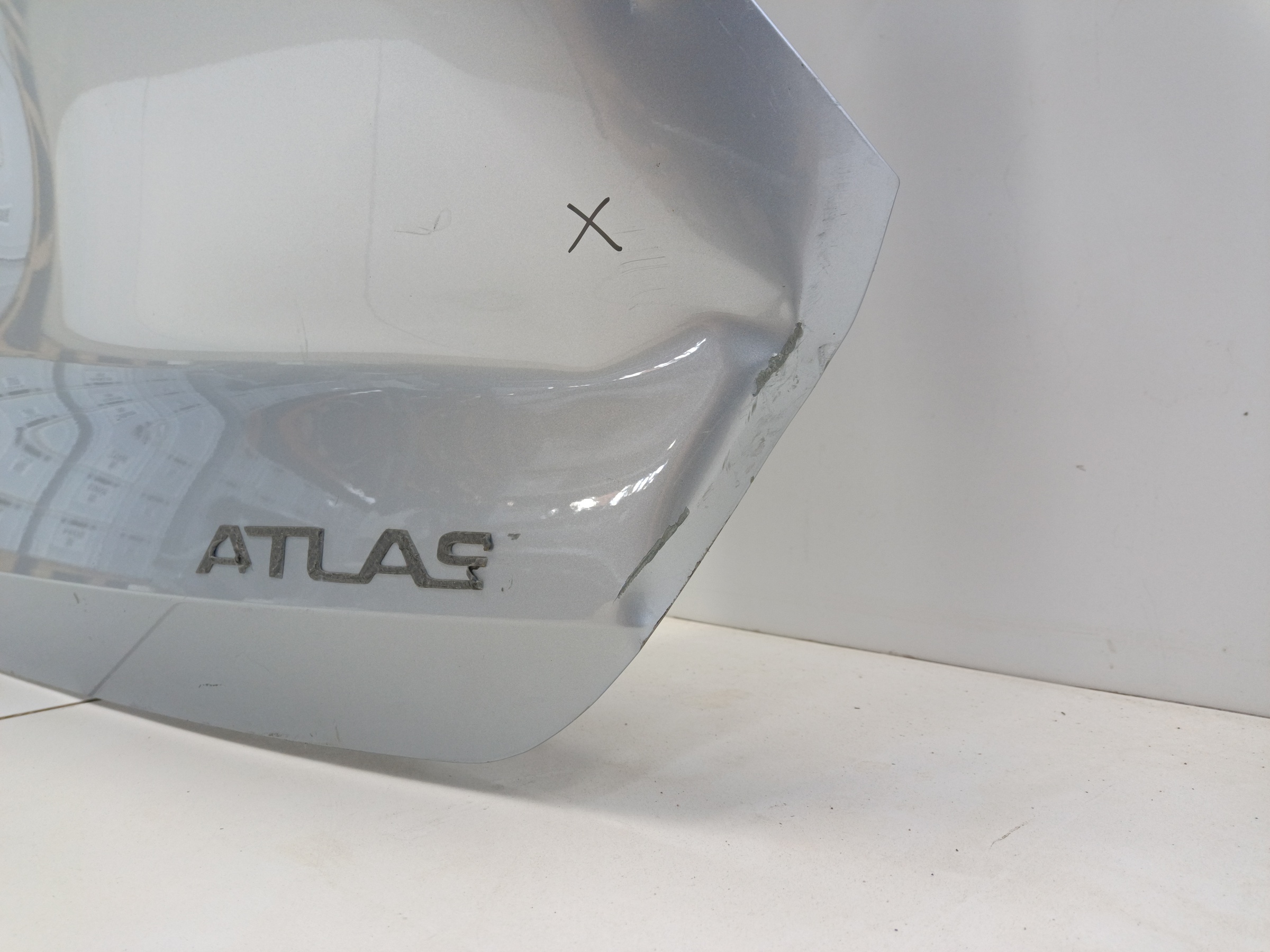 Крышка багажника Geely Atlas 2