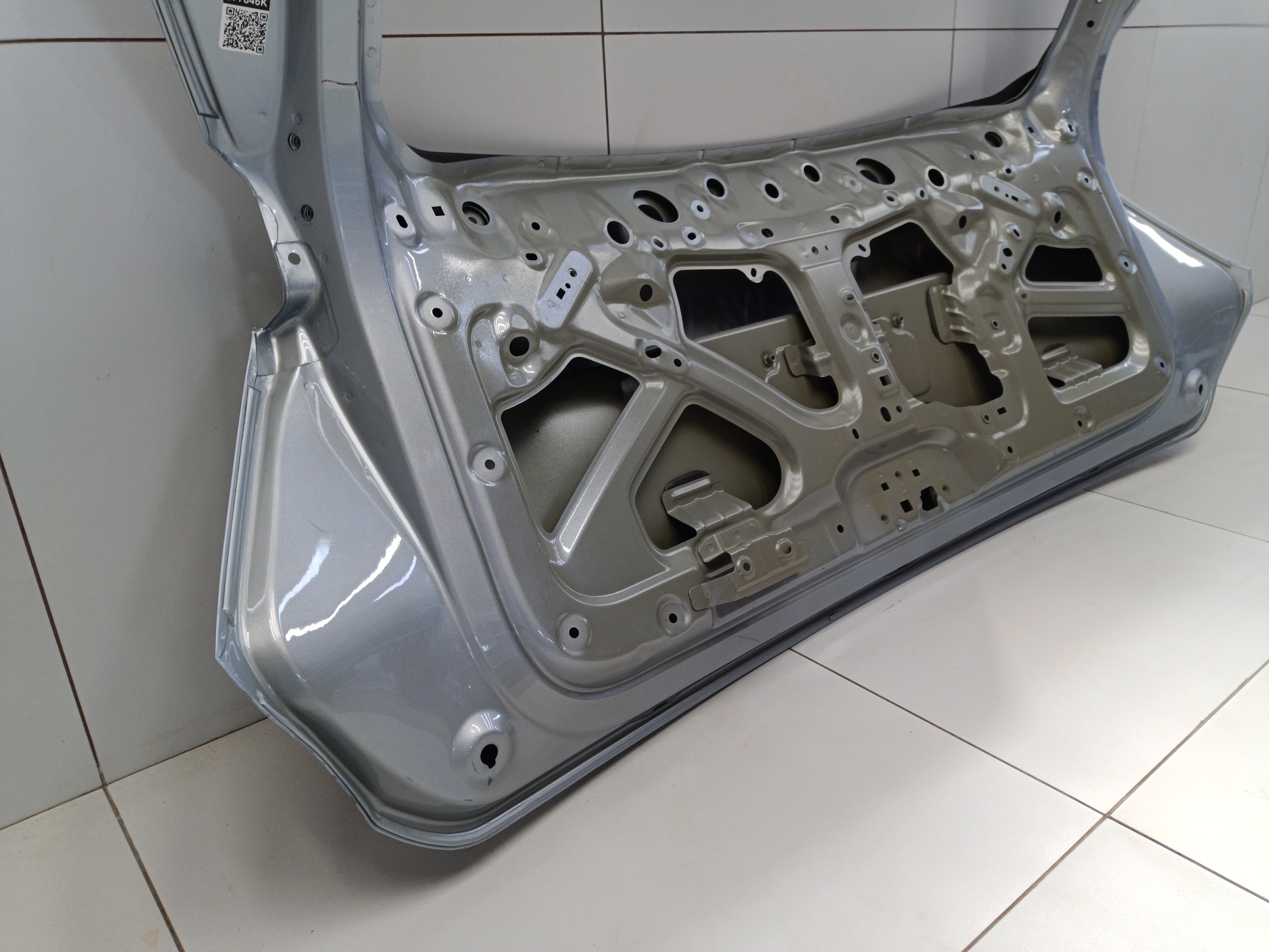 Крышка багажника Geely Atlas 2