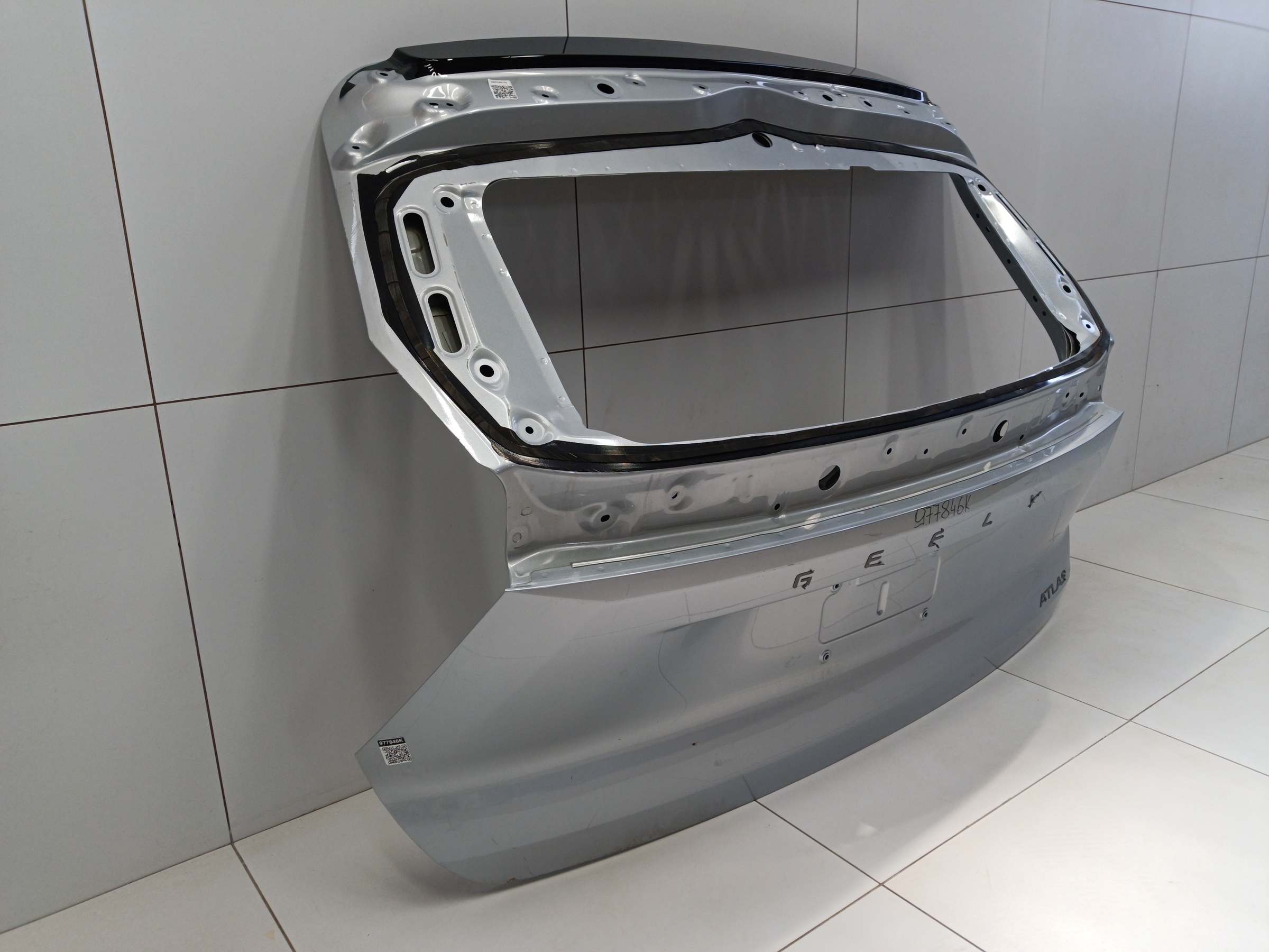 Крышка багажника Geely Atlas 2