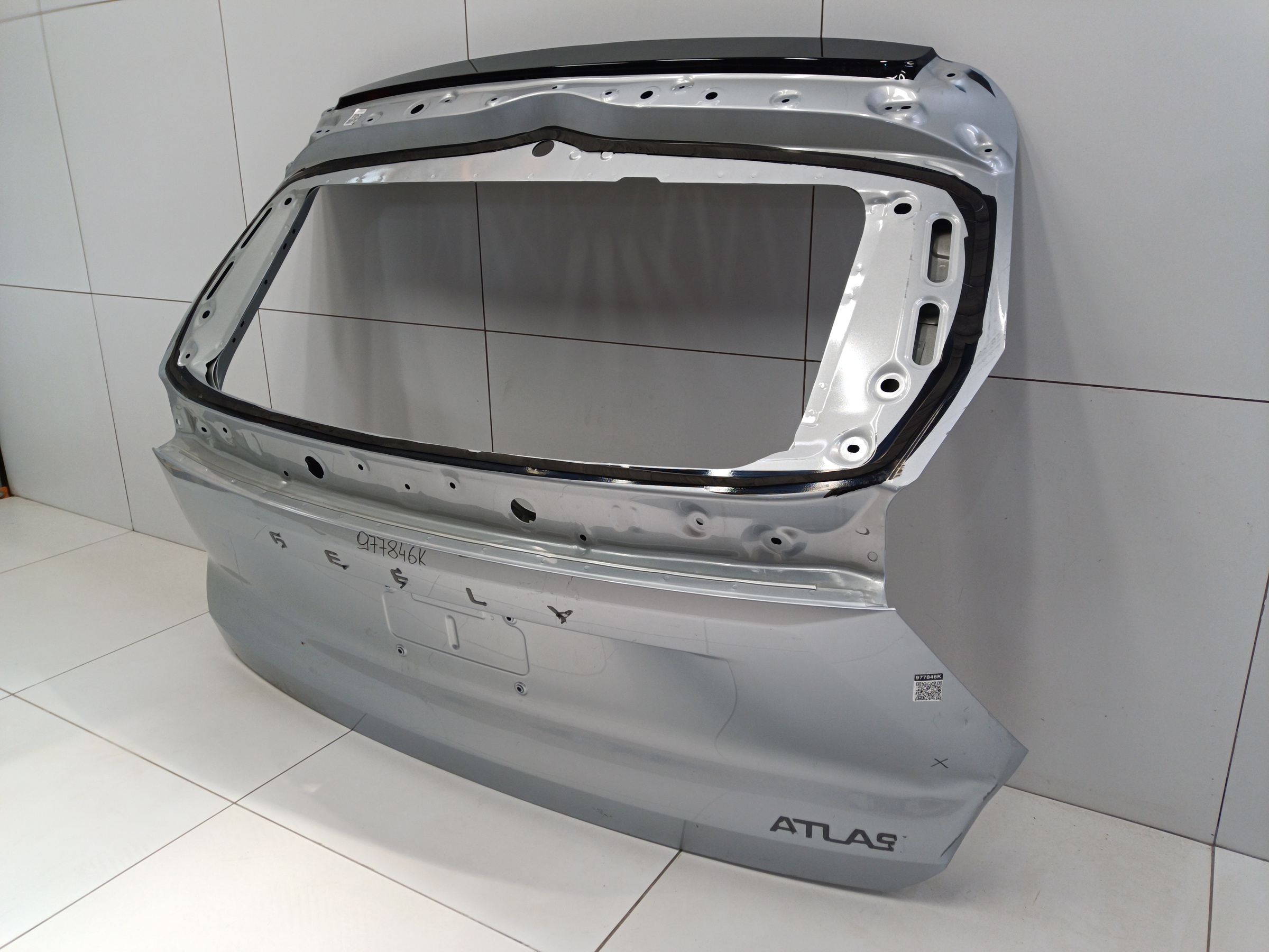 Крышка багажника Geely Atlas 2