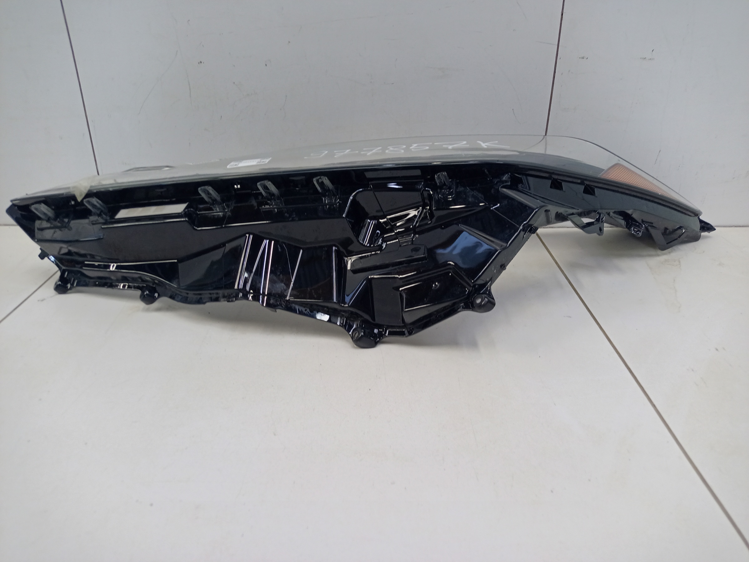 Стекло фары передней левой Lexus RX 4 Restail LED