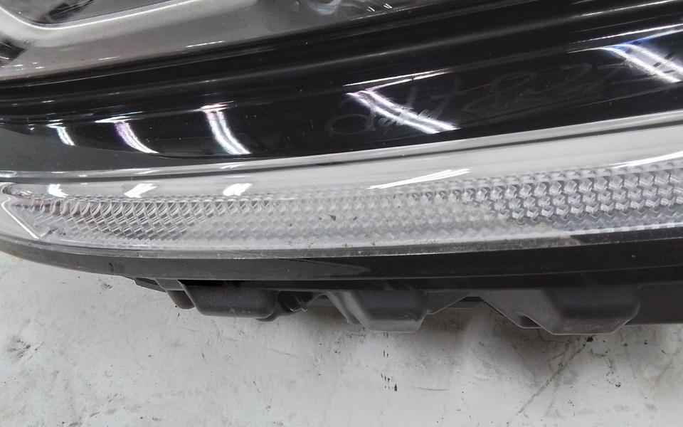 Фара передняя правая Kia Sorento 4 LED