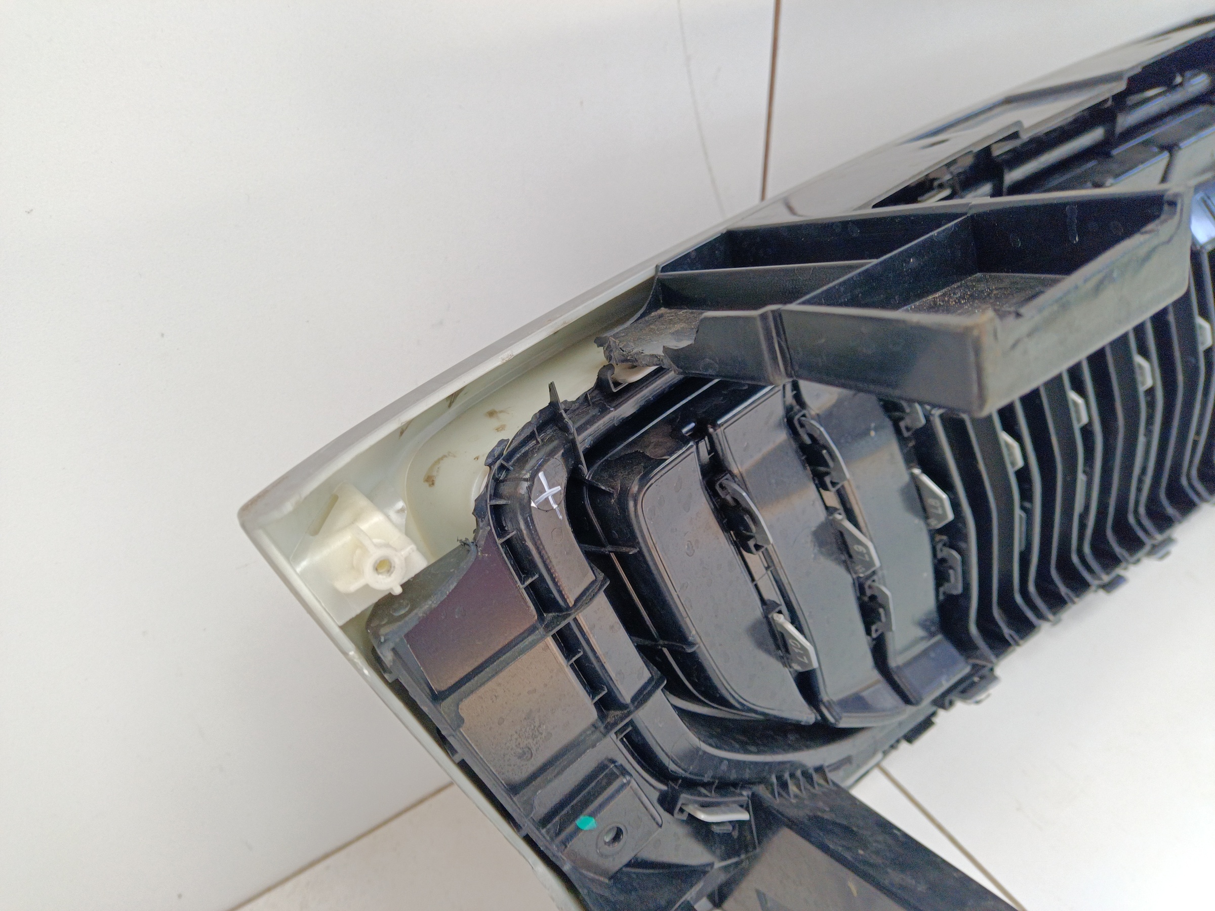 Решётка радиатора Geely Emgrand 2