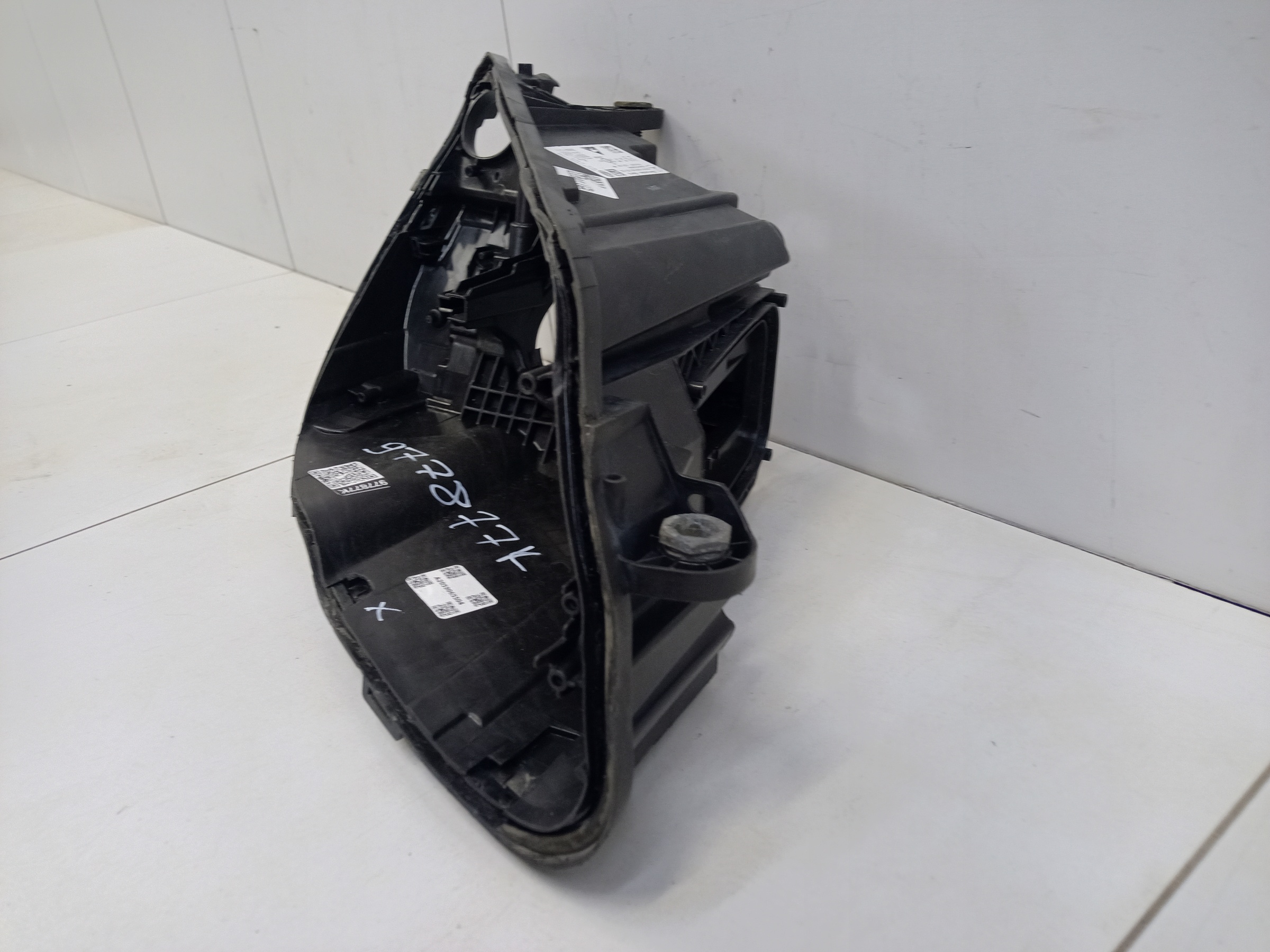 Корпус фары передней правой Mercedes Benz C-Klasse W205 Restail LED