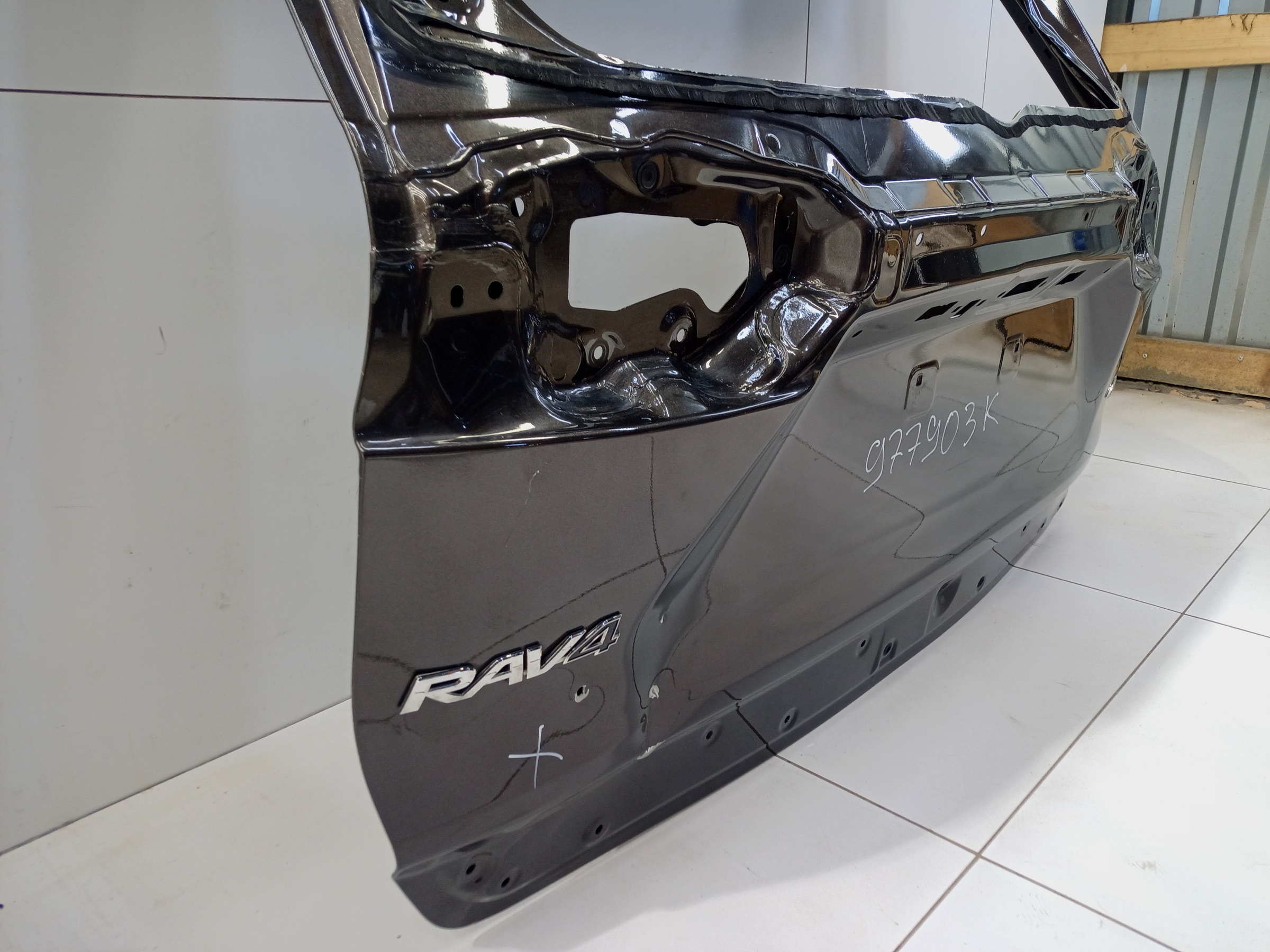 Крышка багажника Toyota RAV4 XA50