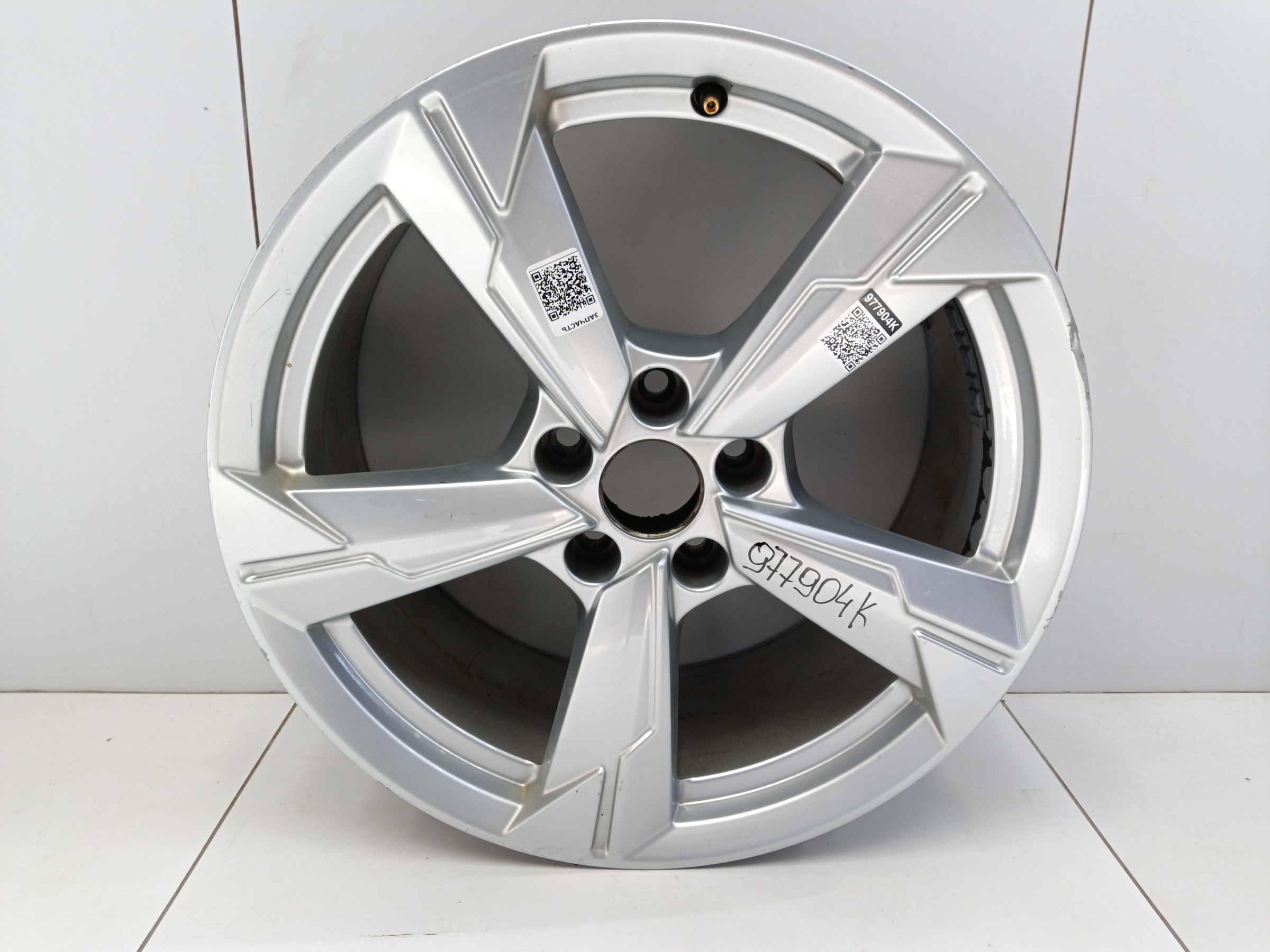 Диск колеса литой Audi A6 C8 R18