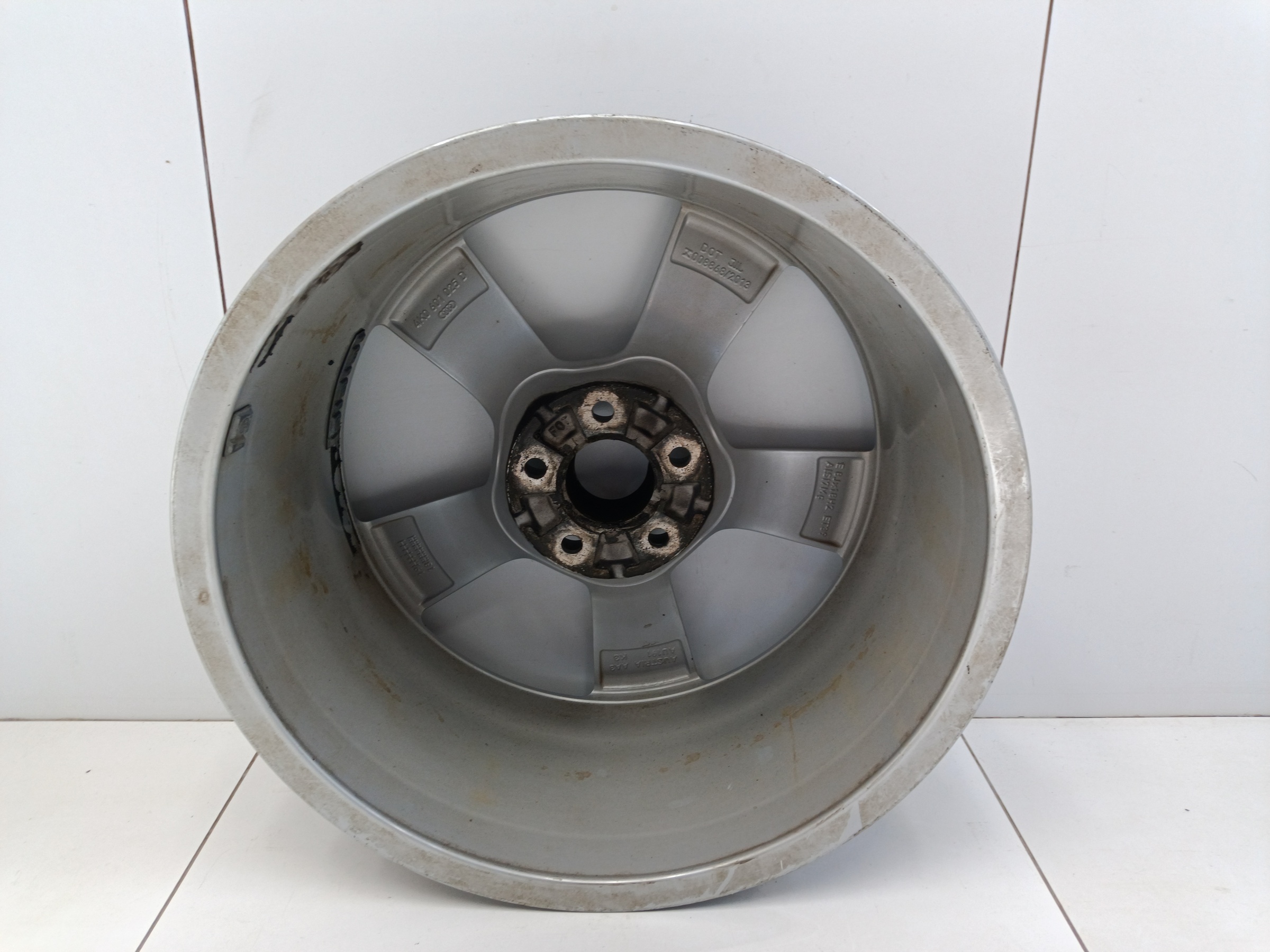 Диск колеса литой Audi A6 C8 R18
