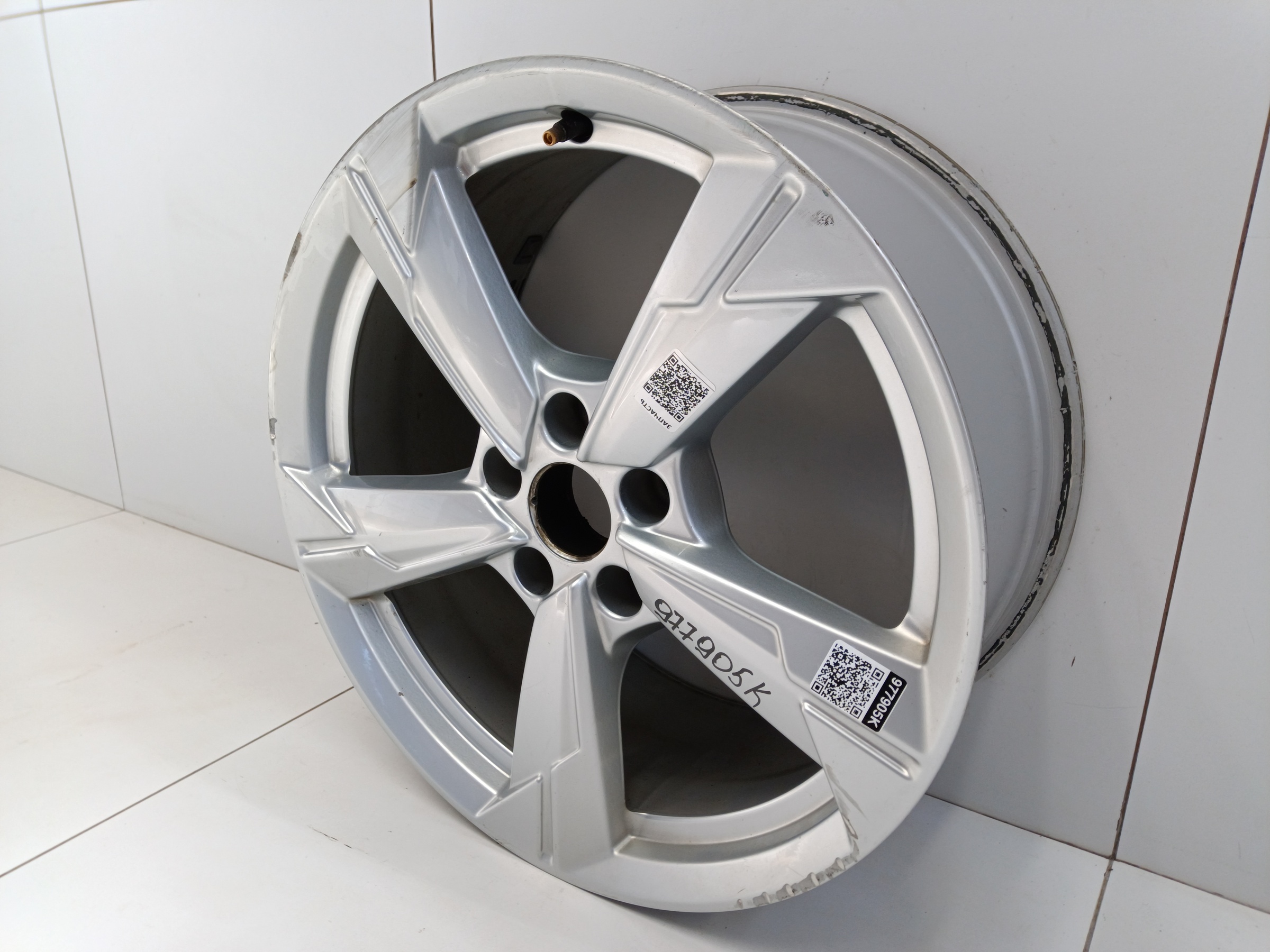 Диск колеса литой Audi A6 C8 R18
