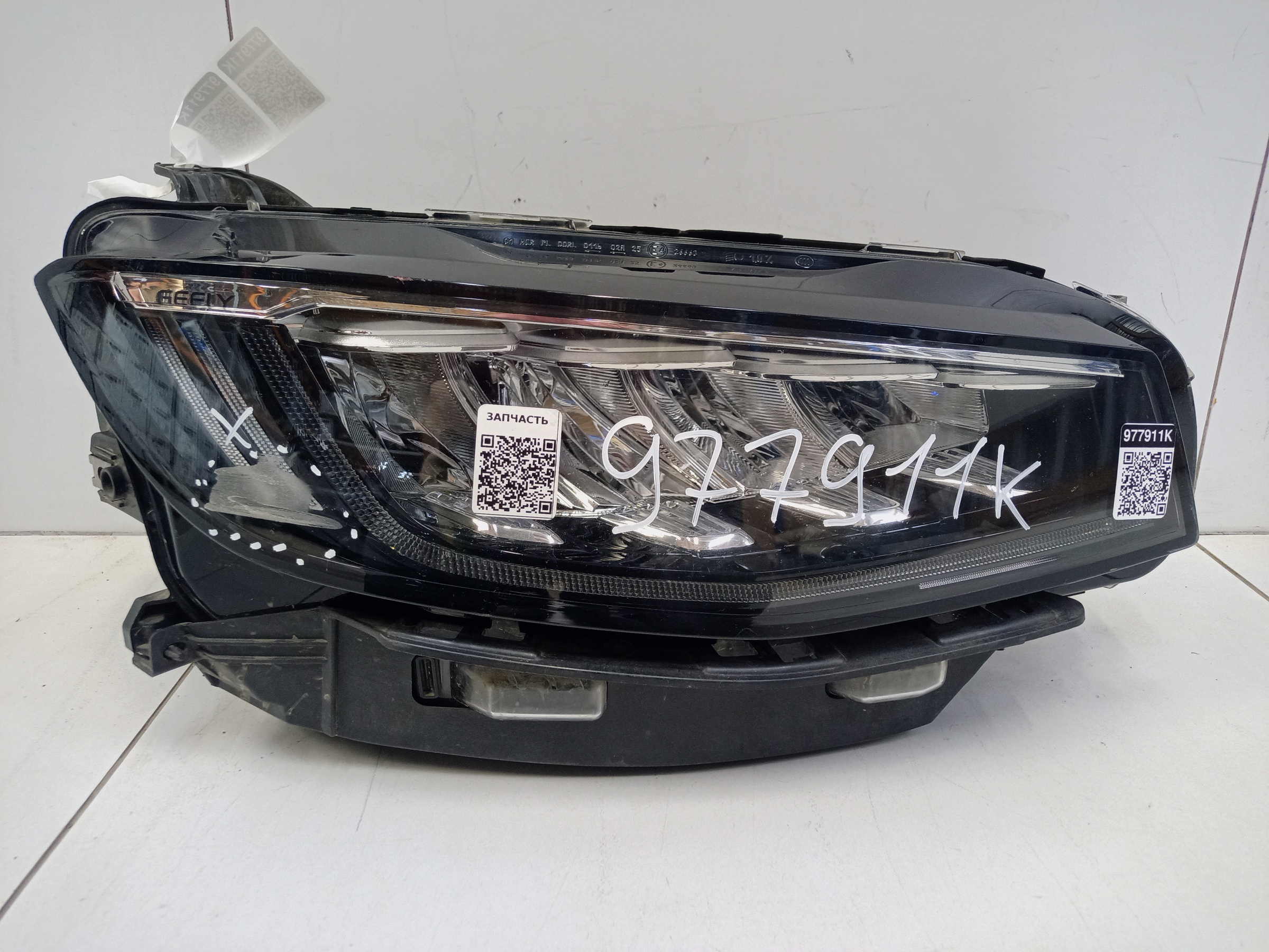 Фара передняя правая Geely Atlas Pro