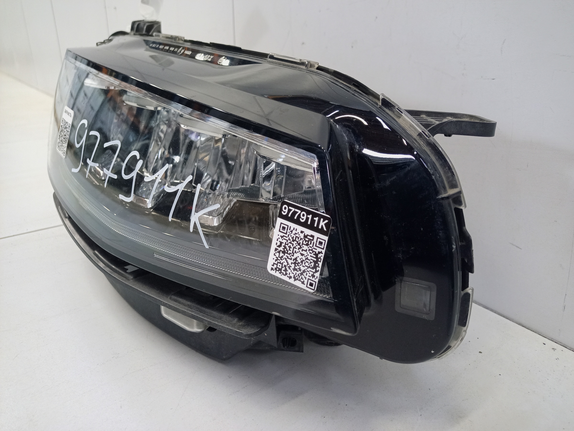 Фара передняя правая Geely Atlas Pro