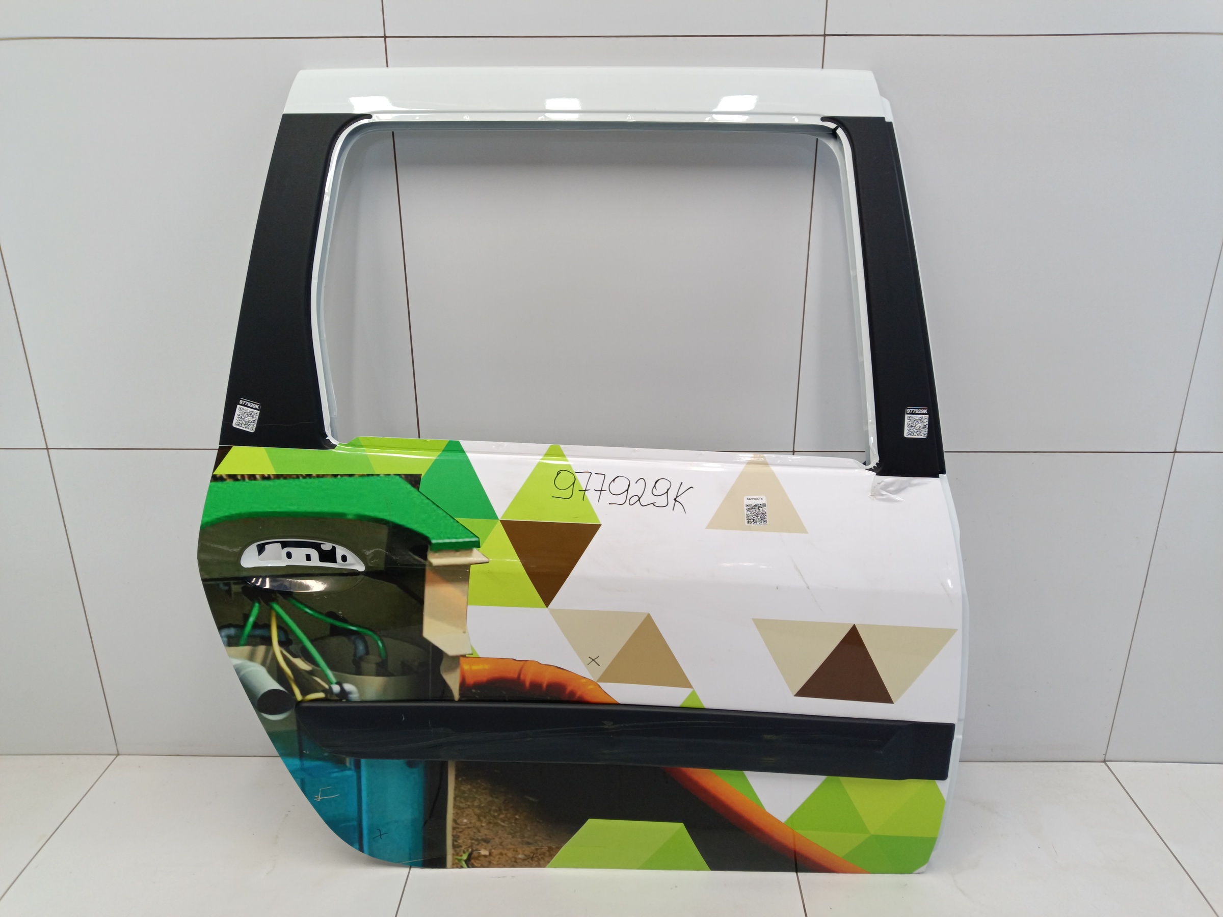 Дверь задняя правая Lada Largus под стекло