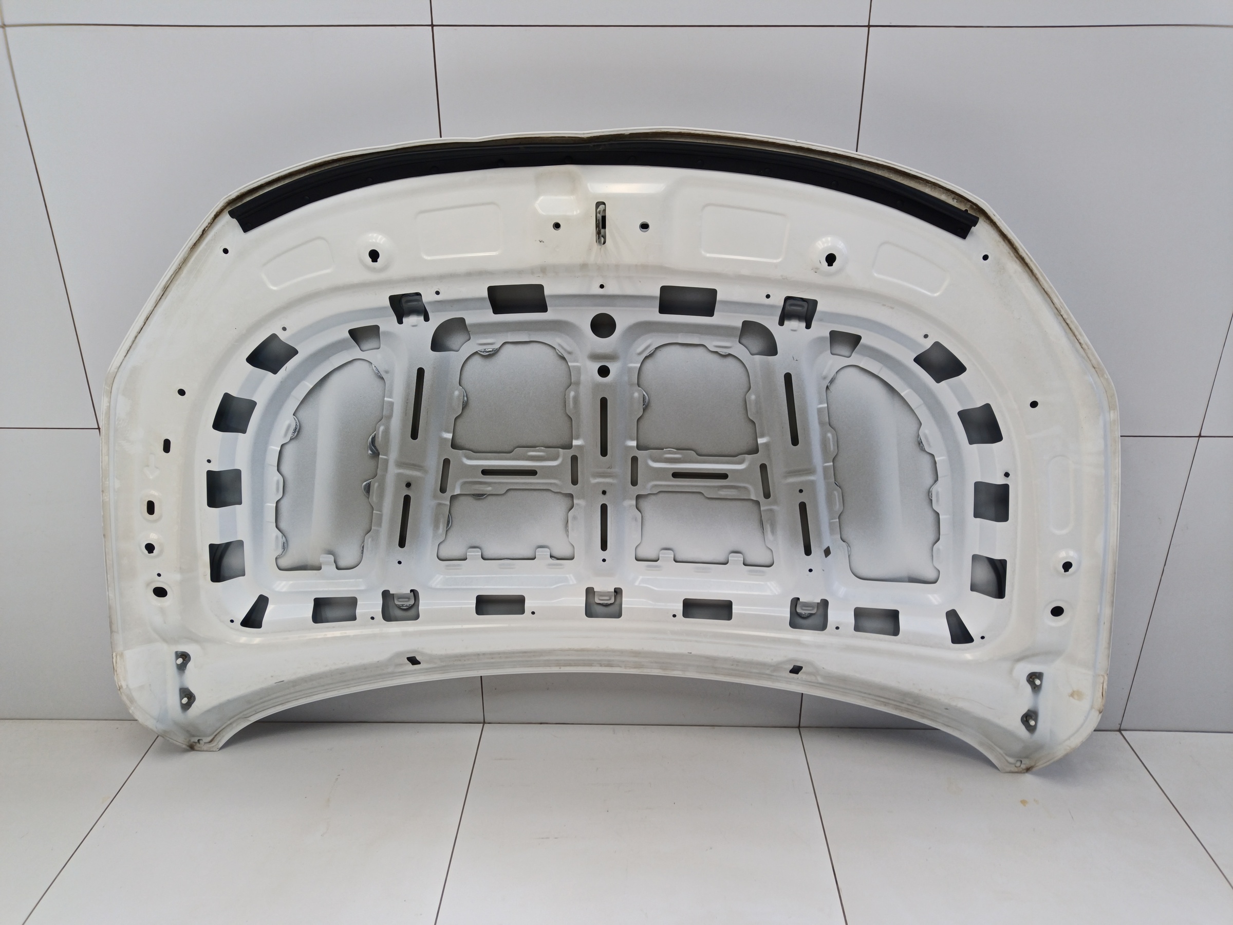 Капот Geely Coolray Restail