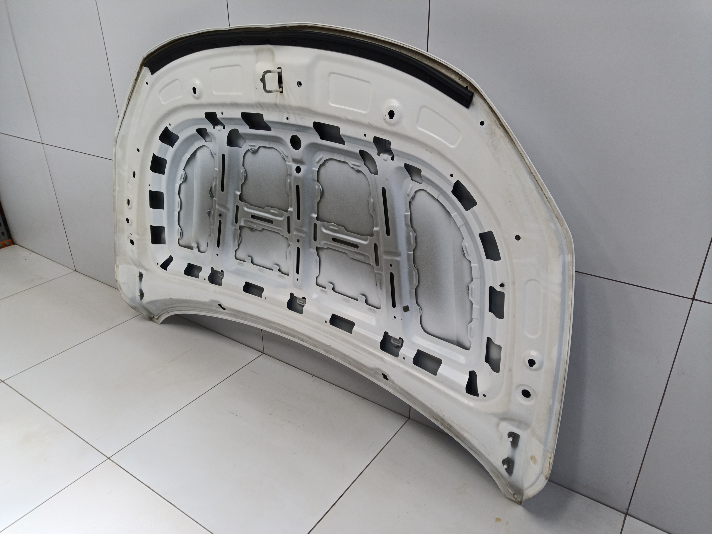 Капот Geely Coolray Restail