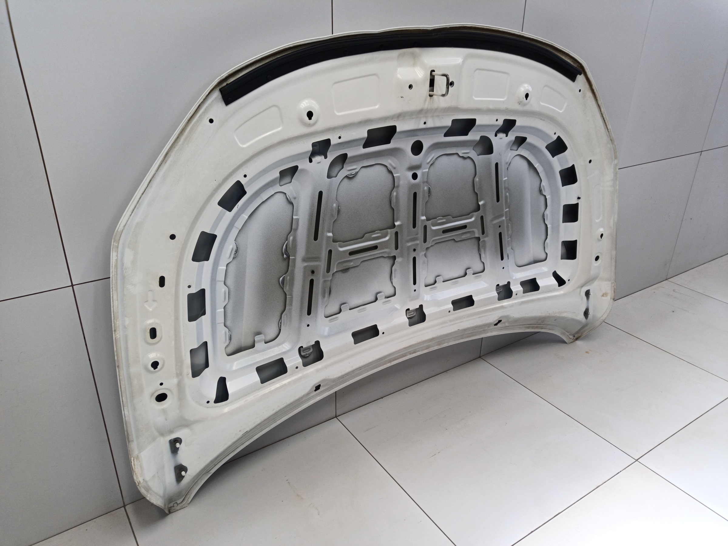 Капот Geely Coolray Restail