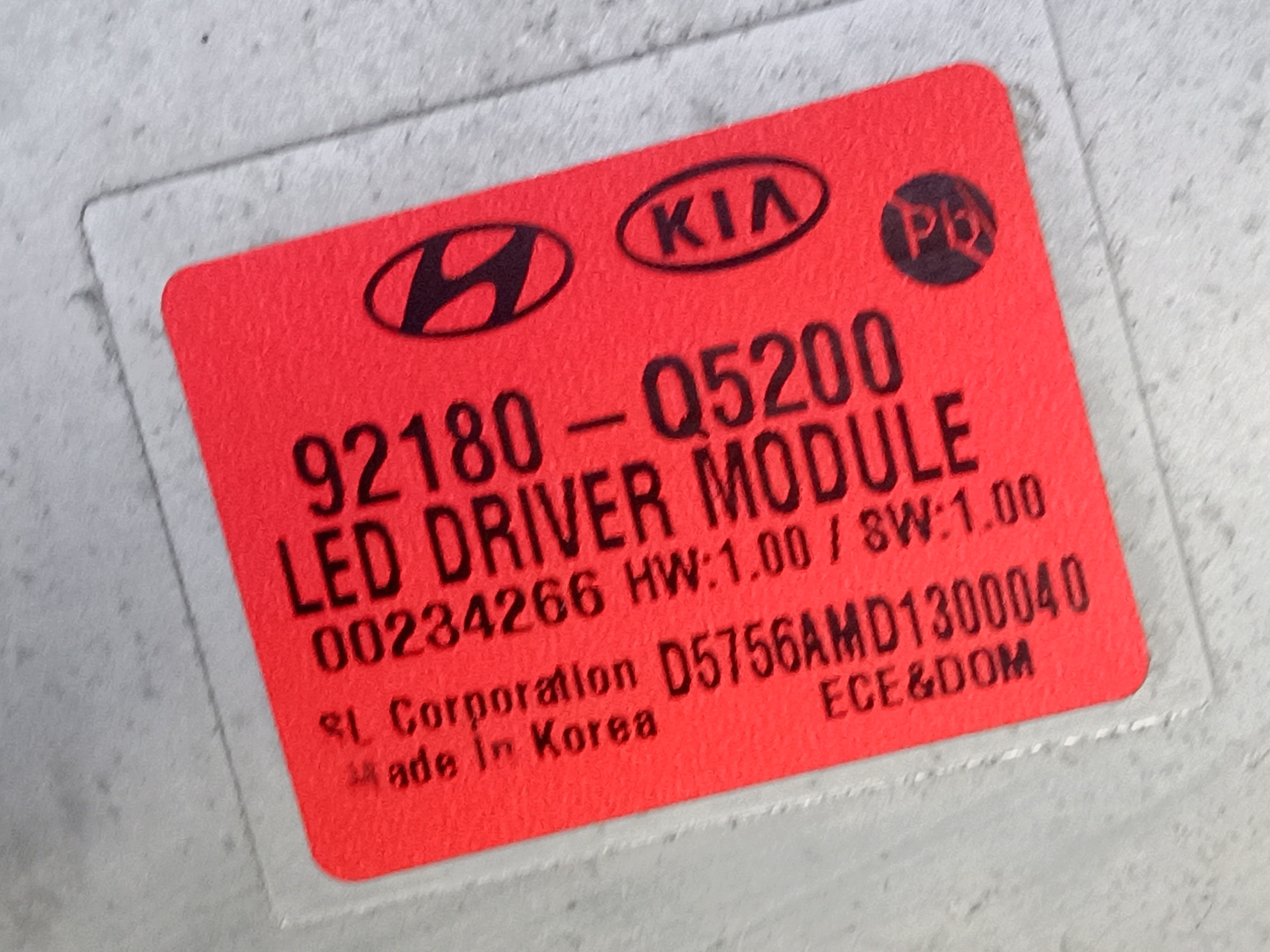 Фара передняя правая Kia Seltos LED
