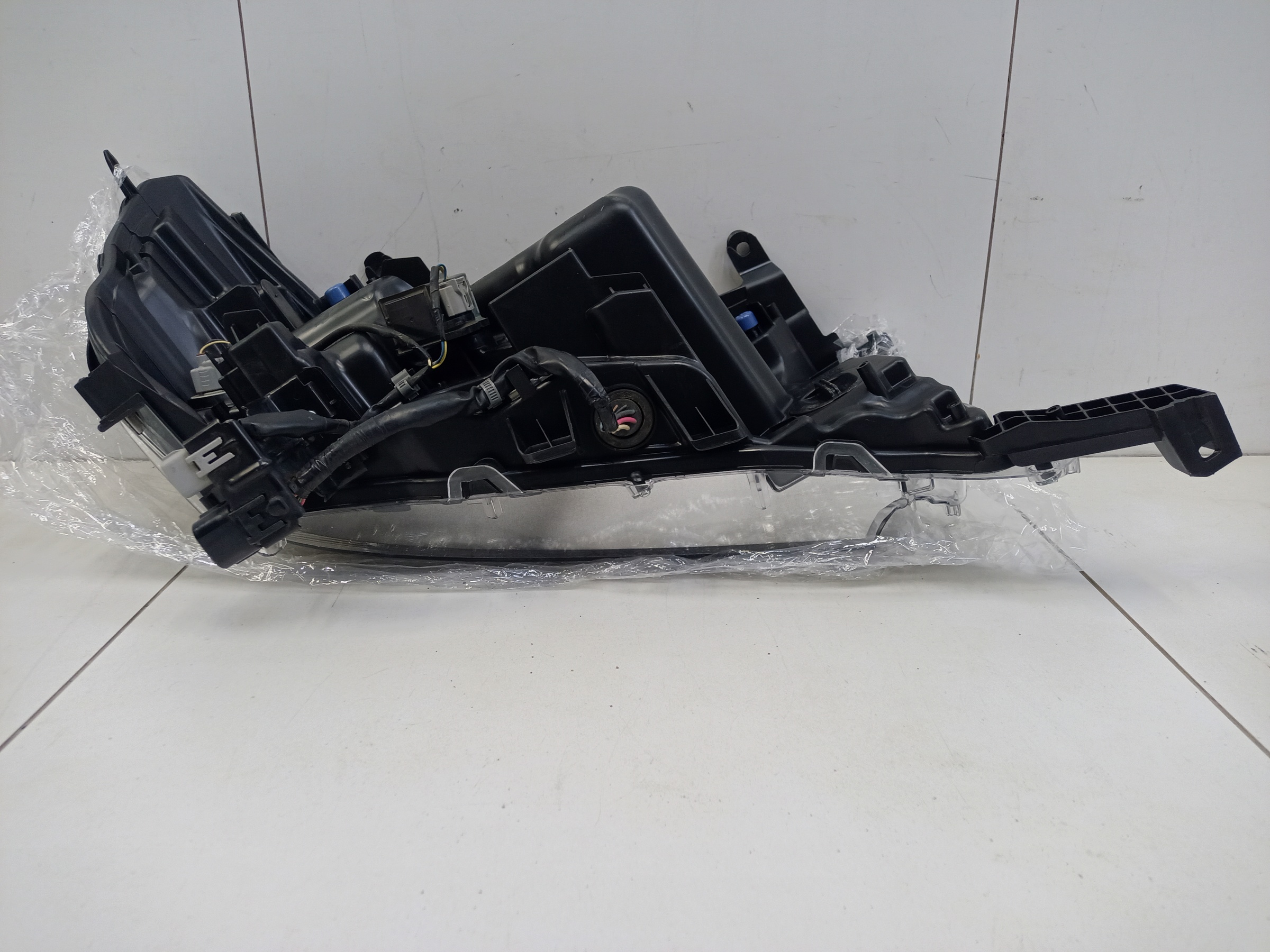 Фара передняя левая Toyota Land Cruiser 200 Restail 2 Executive black LED