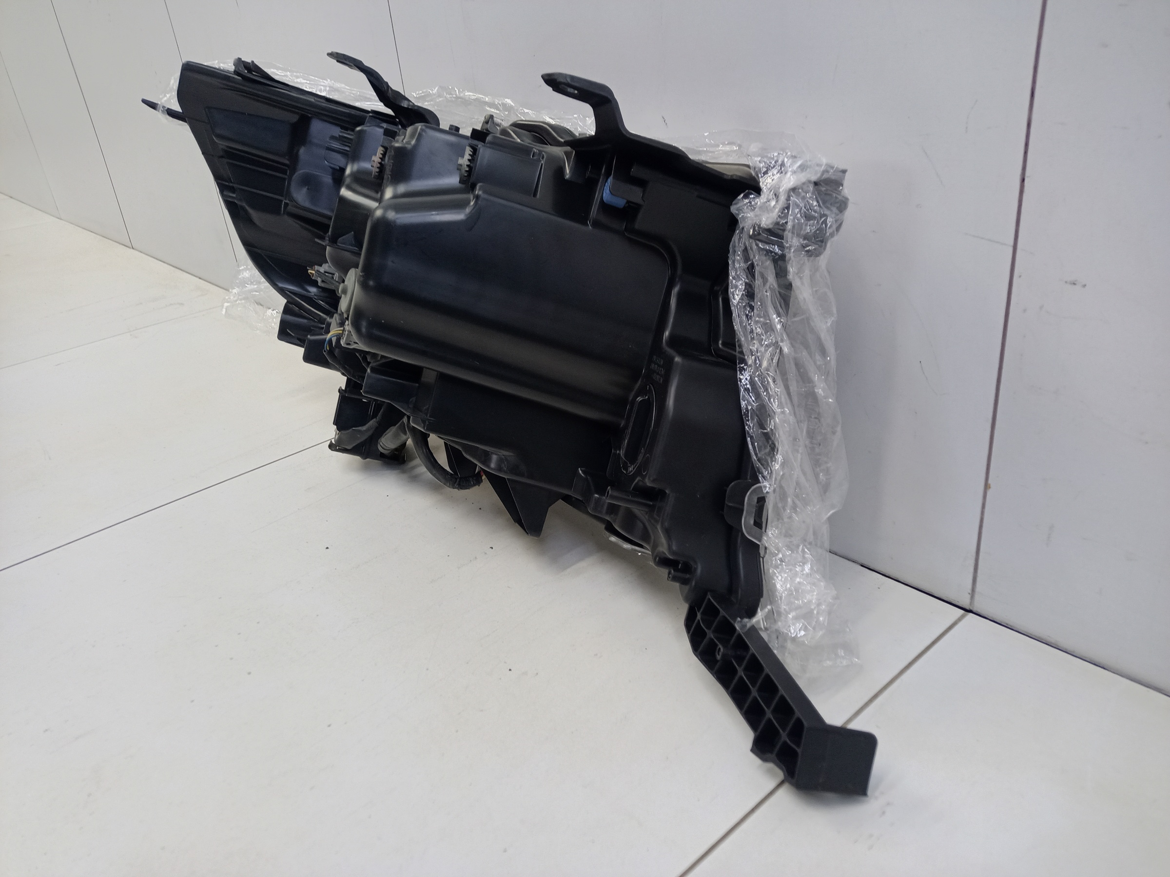 Фара передняя левая Toyota Land Cruiser 200 Restail 2 Executive black LED
