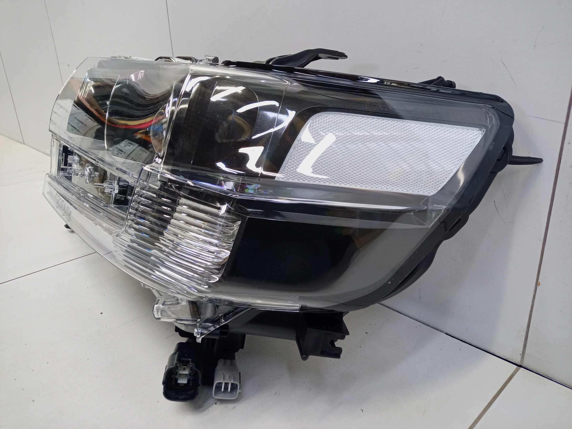 Фара передняя левая Toyota Land Cruiser 200 Restail 2 Executive black LED