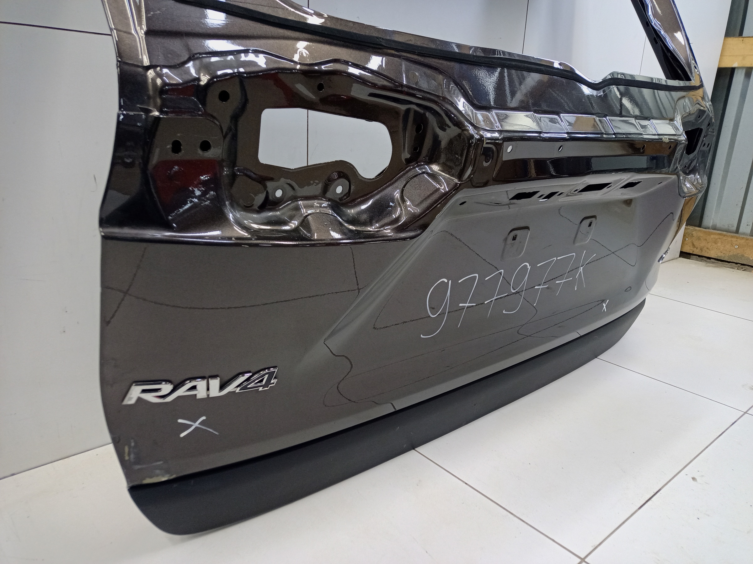 Крышка багажника Toyota RAV4 XA50