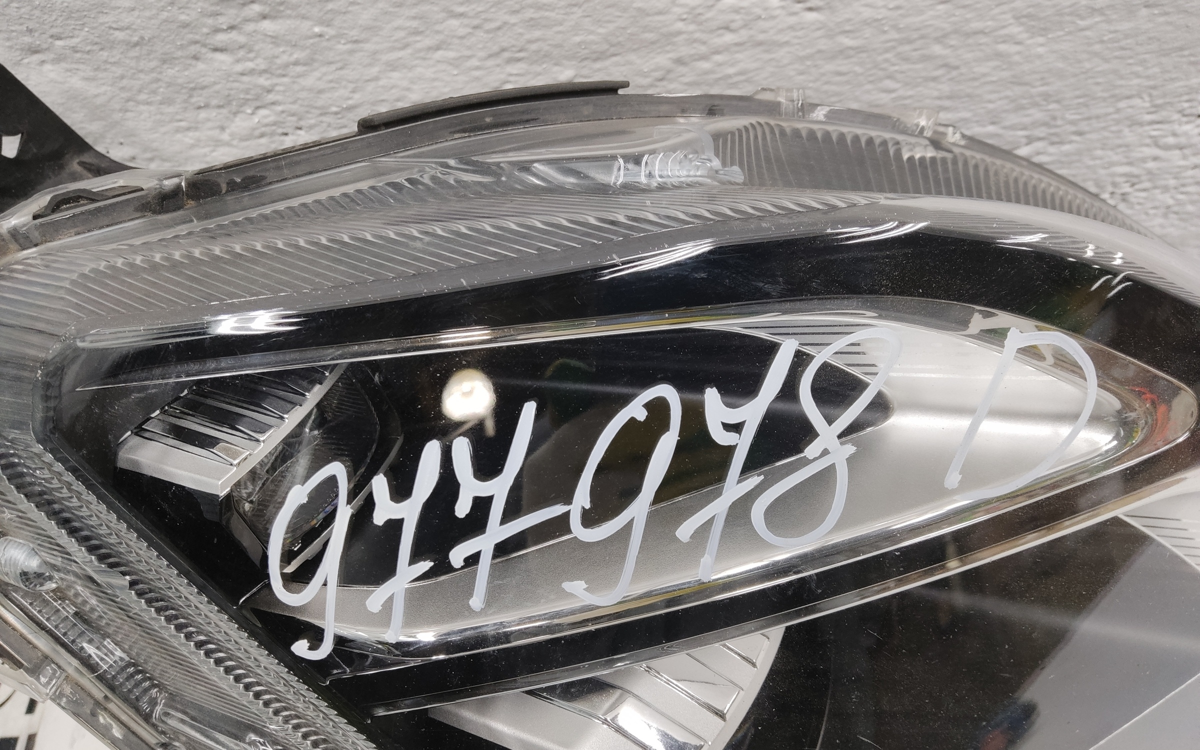 Фара передняя правая Omoda C5 LED