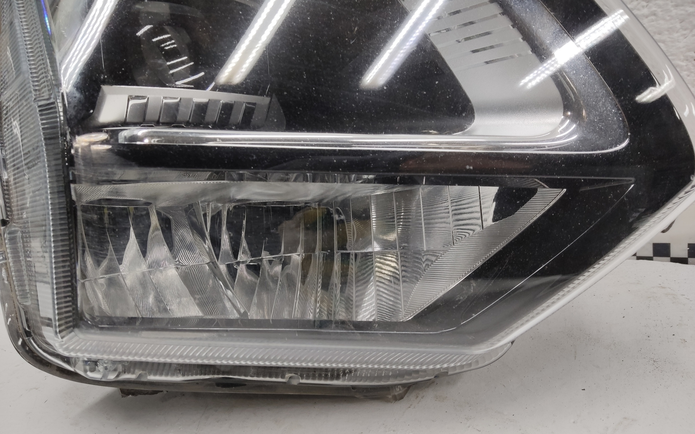 Фара передняя правая Omoda C5 LED