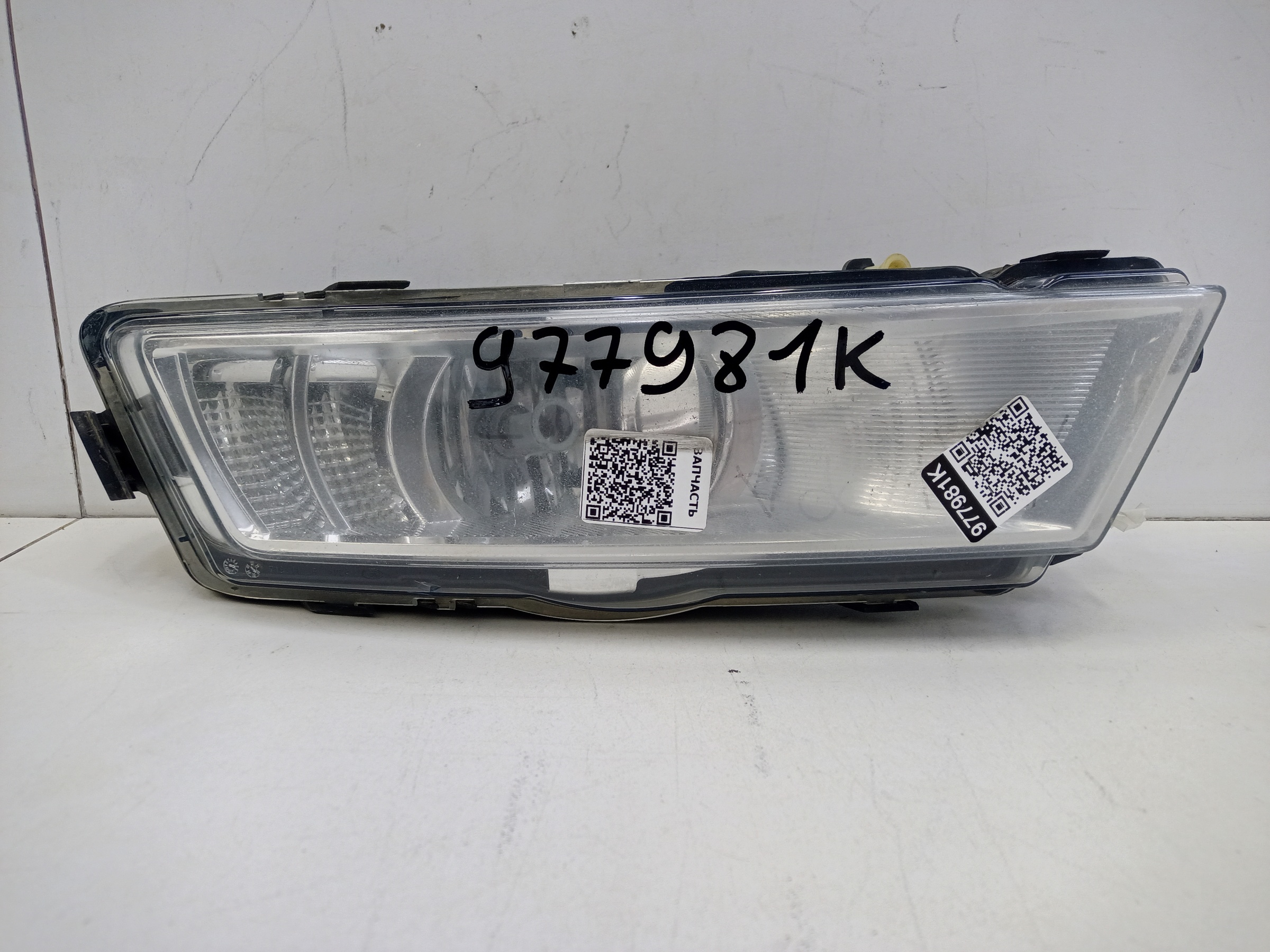 Фара ПТФ передняя правая Skoda Rapid 1