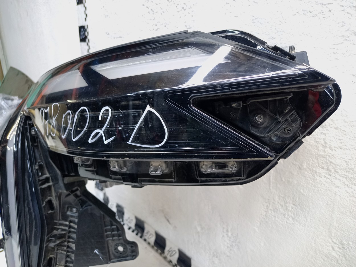 Фара передняя правая Geely Atlas 2 LED