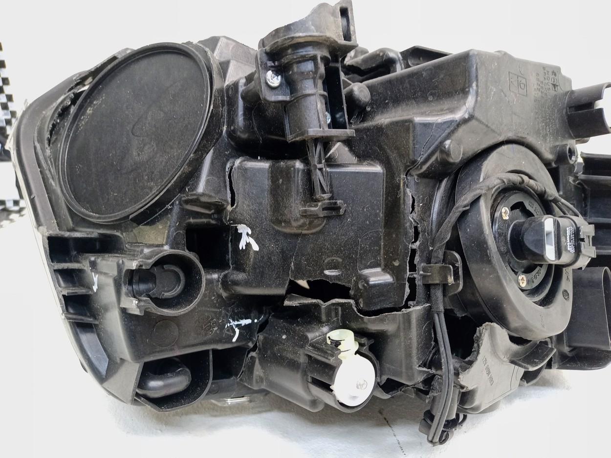 Фара передняя правая Omoda C5 галоген