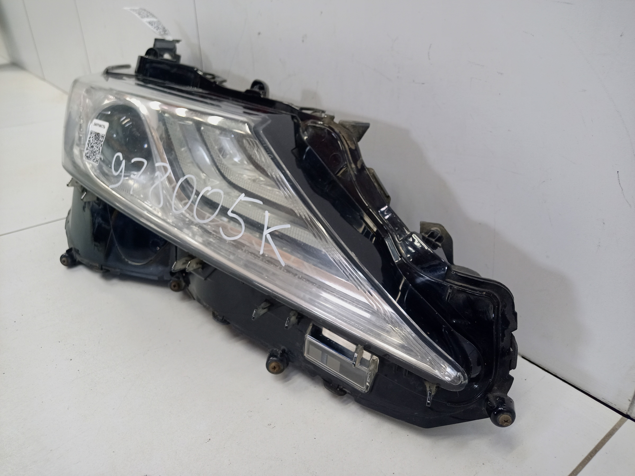 Фара передняя правая Toyota Camry V70 LED ДХО