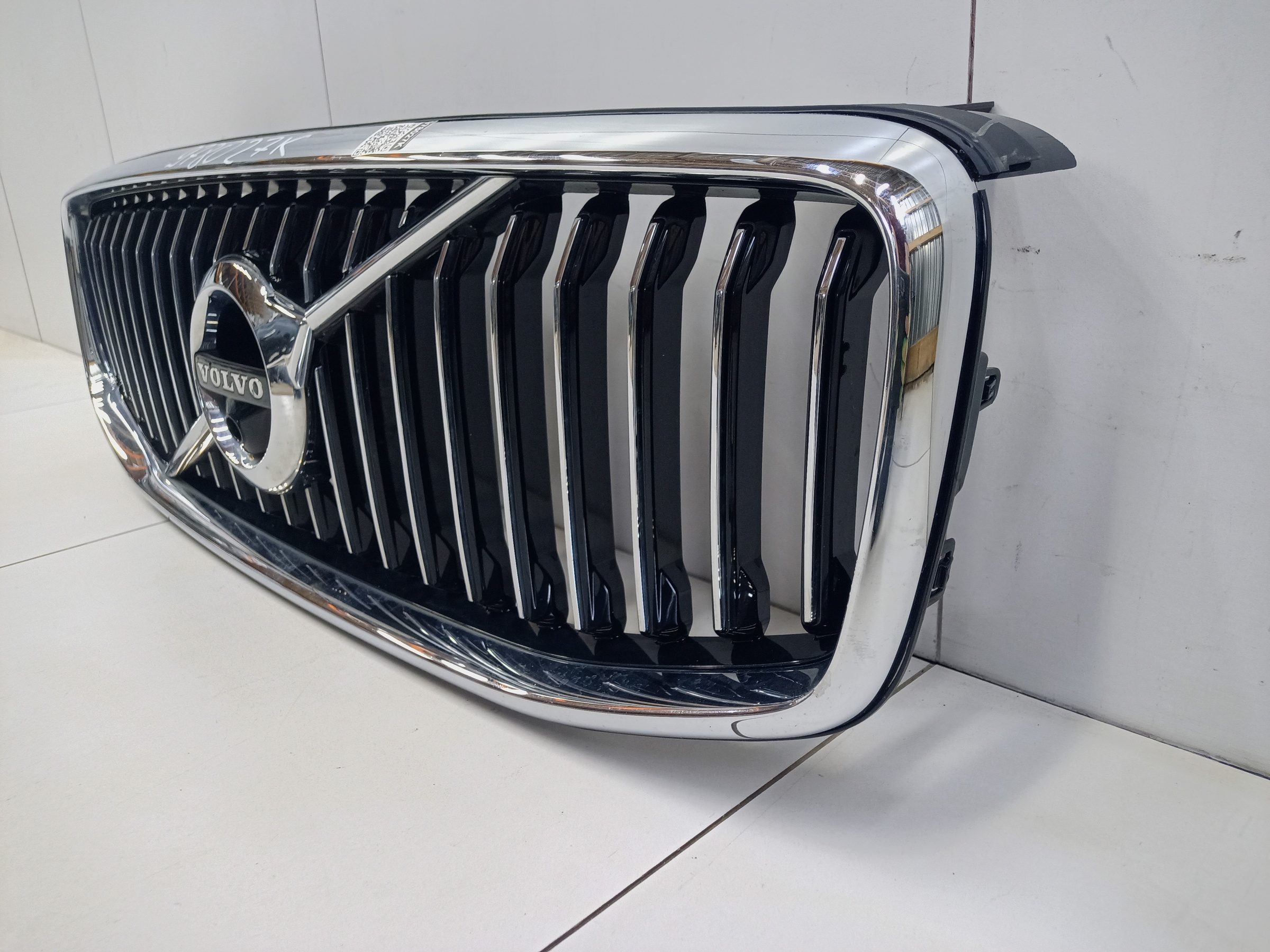 Решетка радиатора Volvo XC60 2 под камеру