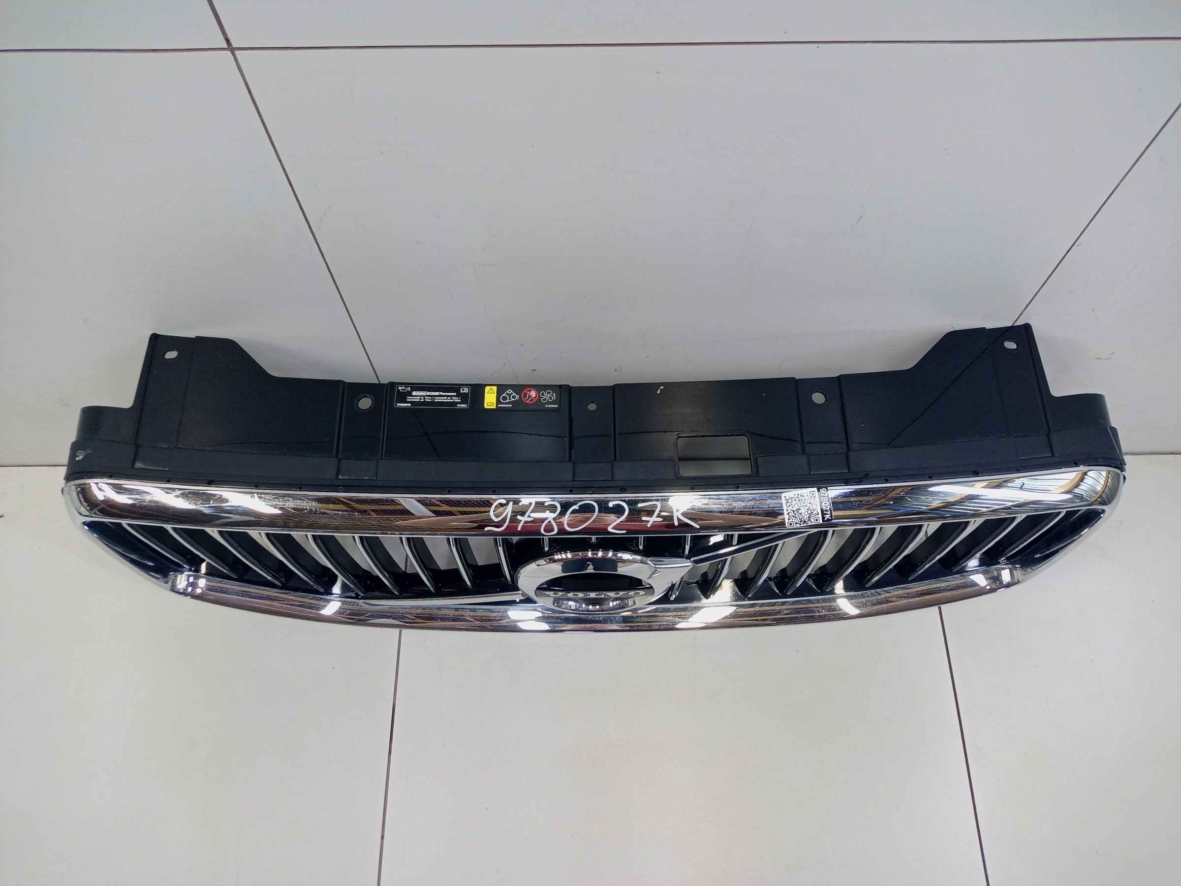 Решетка радиатора Volvo XC60 2 под камеру
