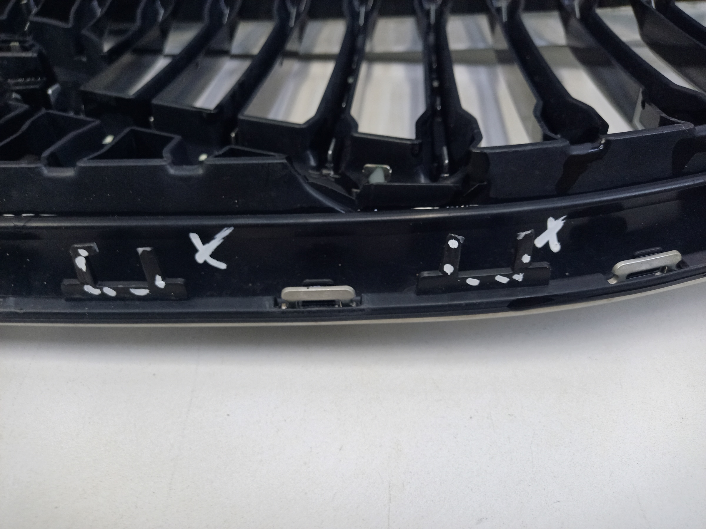 Решетка радиатора Volvo XC60 2 под камеру