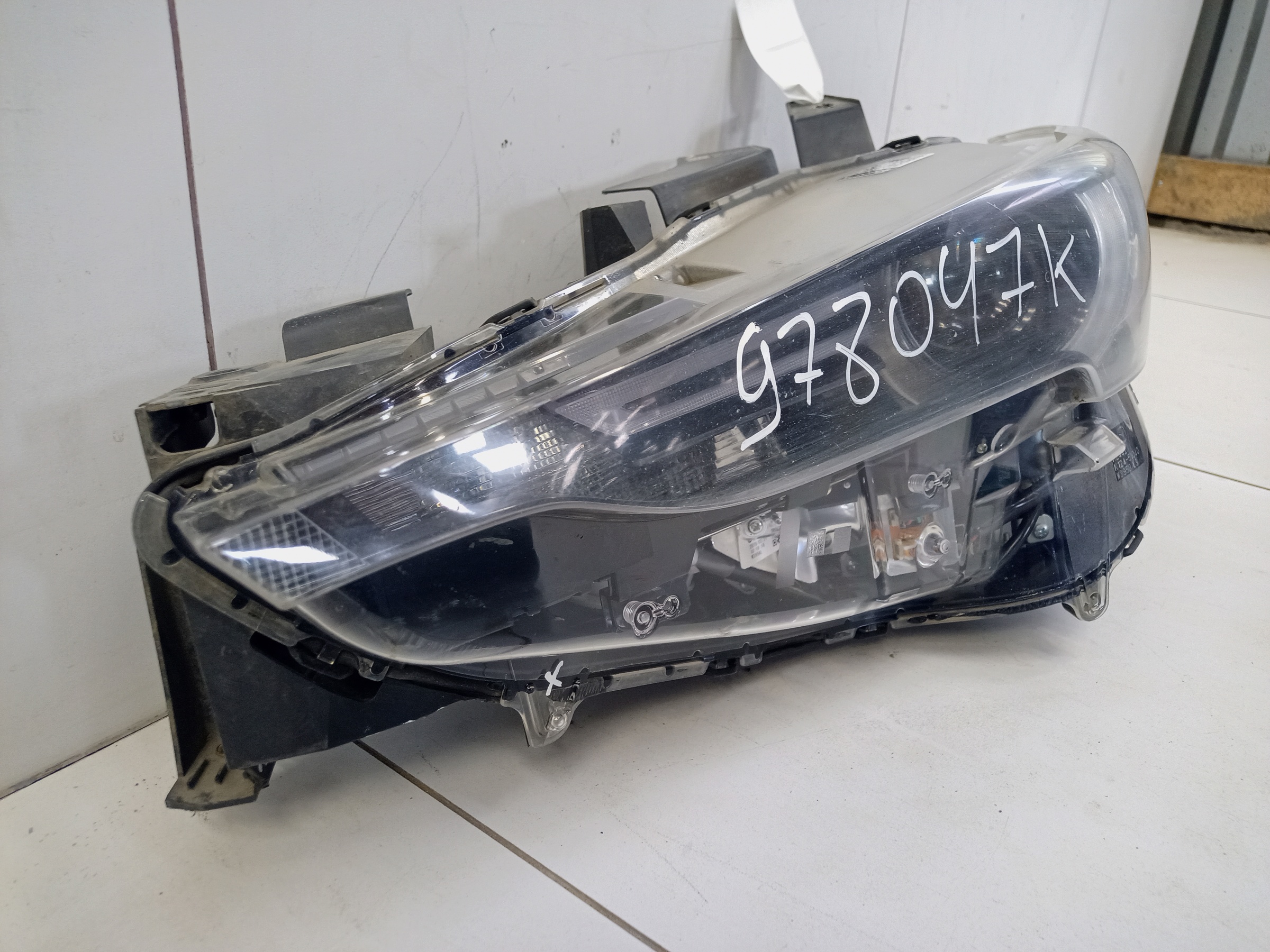 Фара передняя левая Mazda CX-5 2 LED