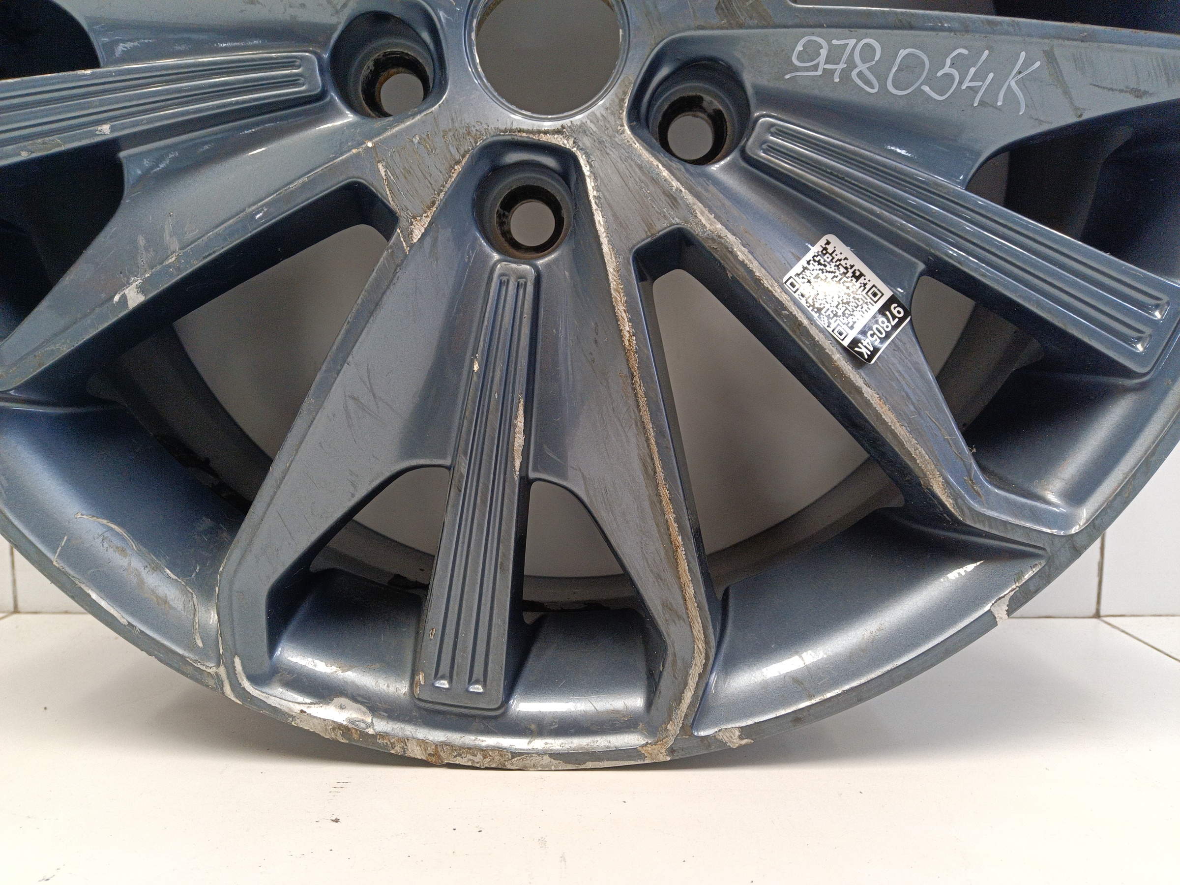 Диск колеса литой SWM G01 R18