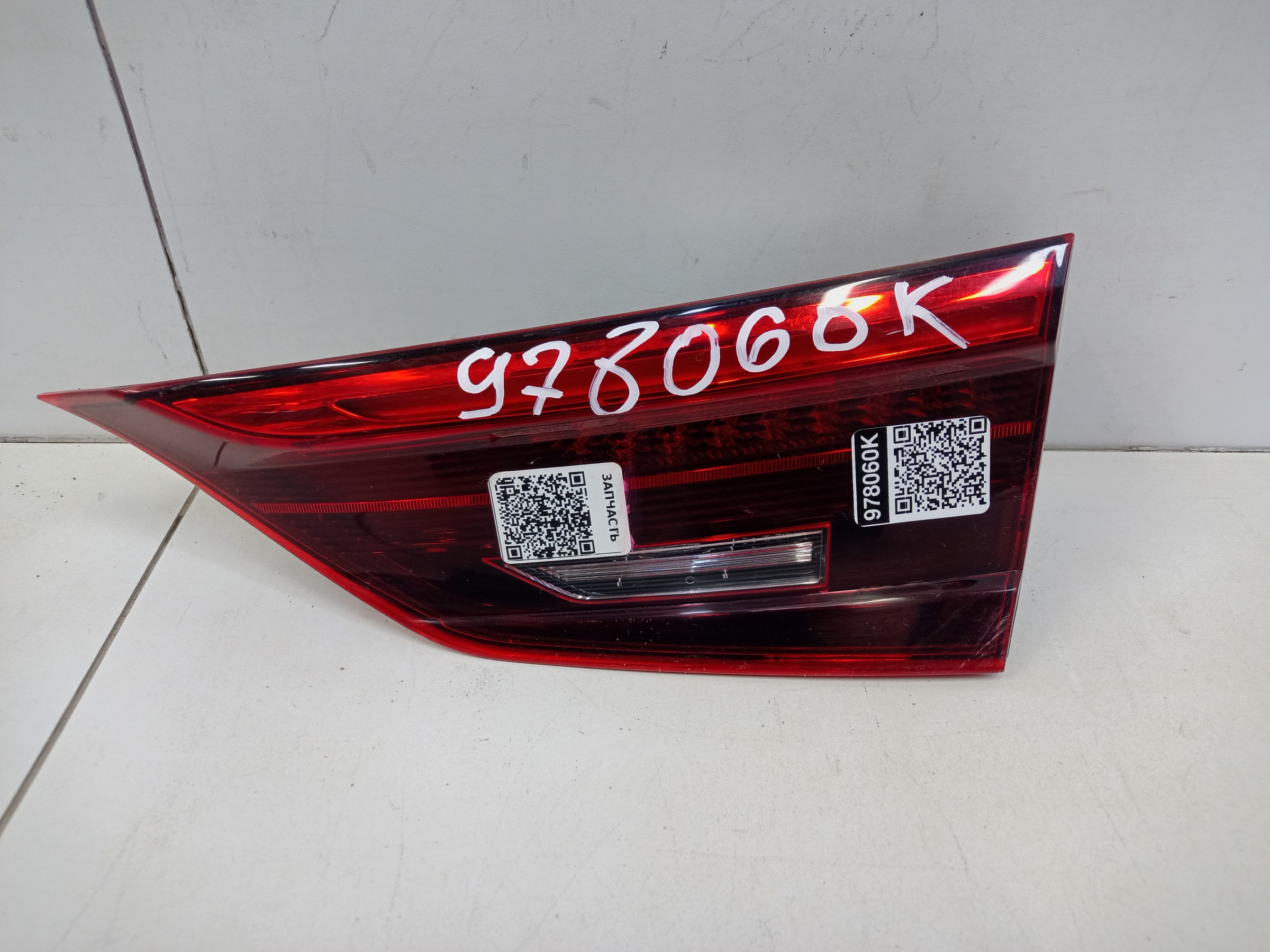 Фонарь задний правый внутренний Infiniti QX50 2