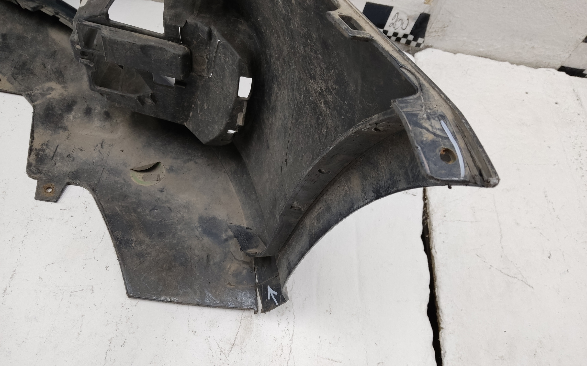 Бампер передний Audi A6 C7 Restail под омыватели и парктроник