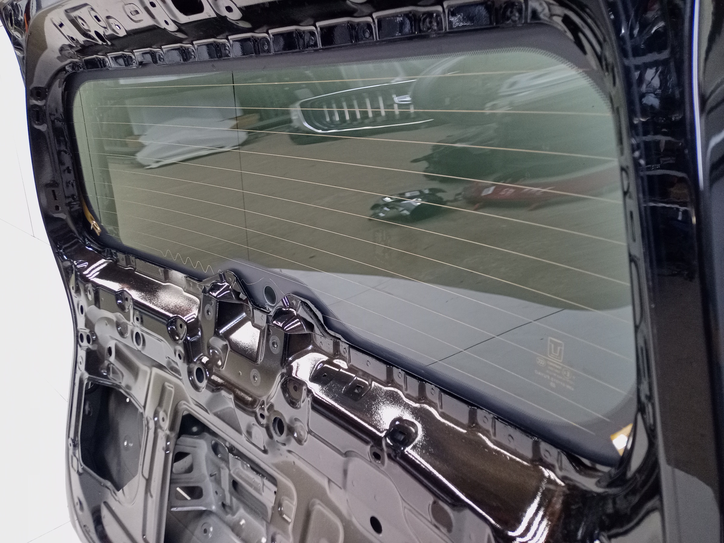 Стекло крышки багажника Tank 500