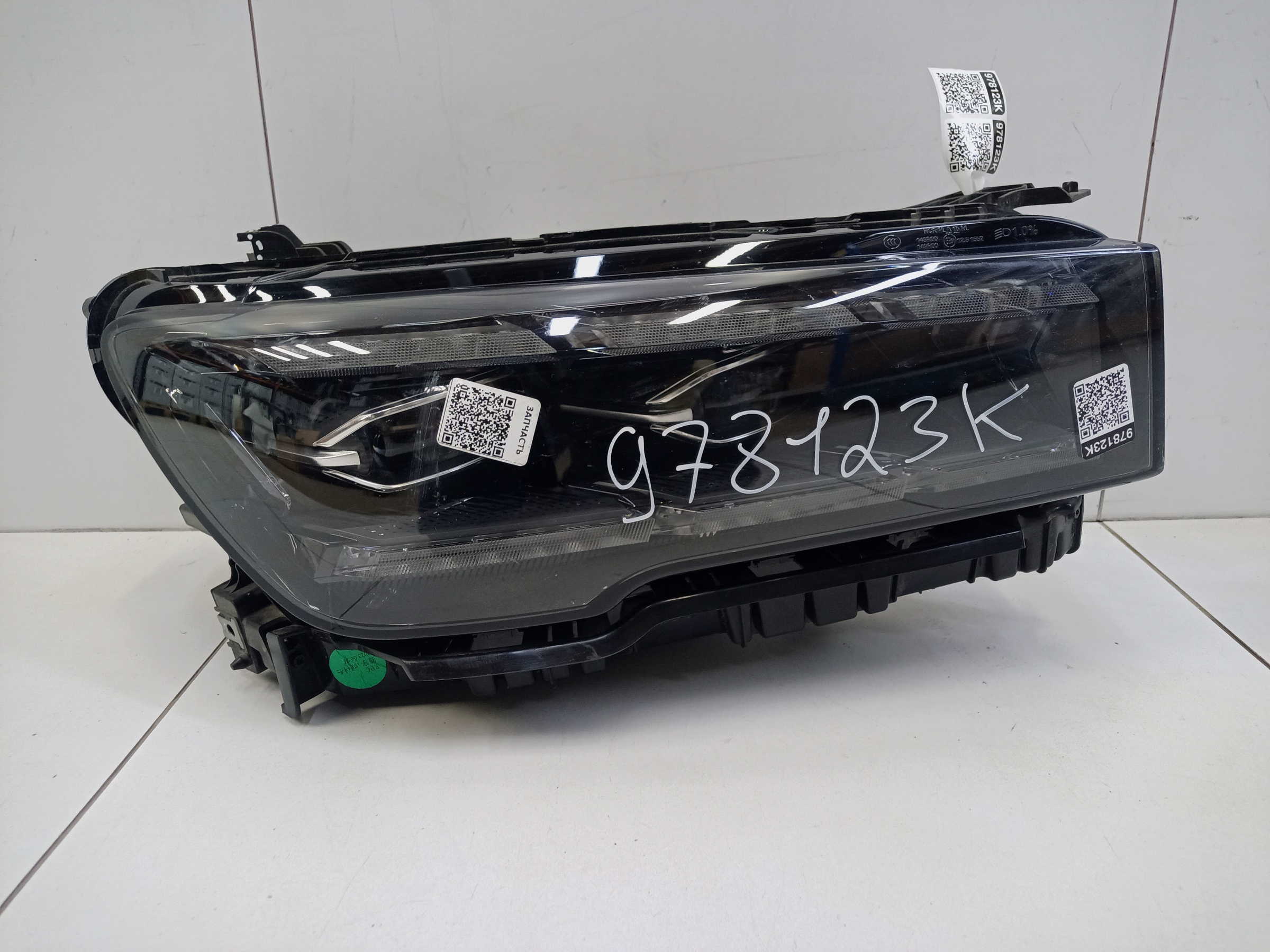 Фара передняя правая Geely Monjaro LED