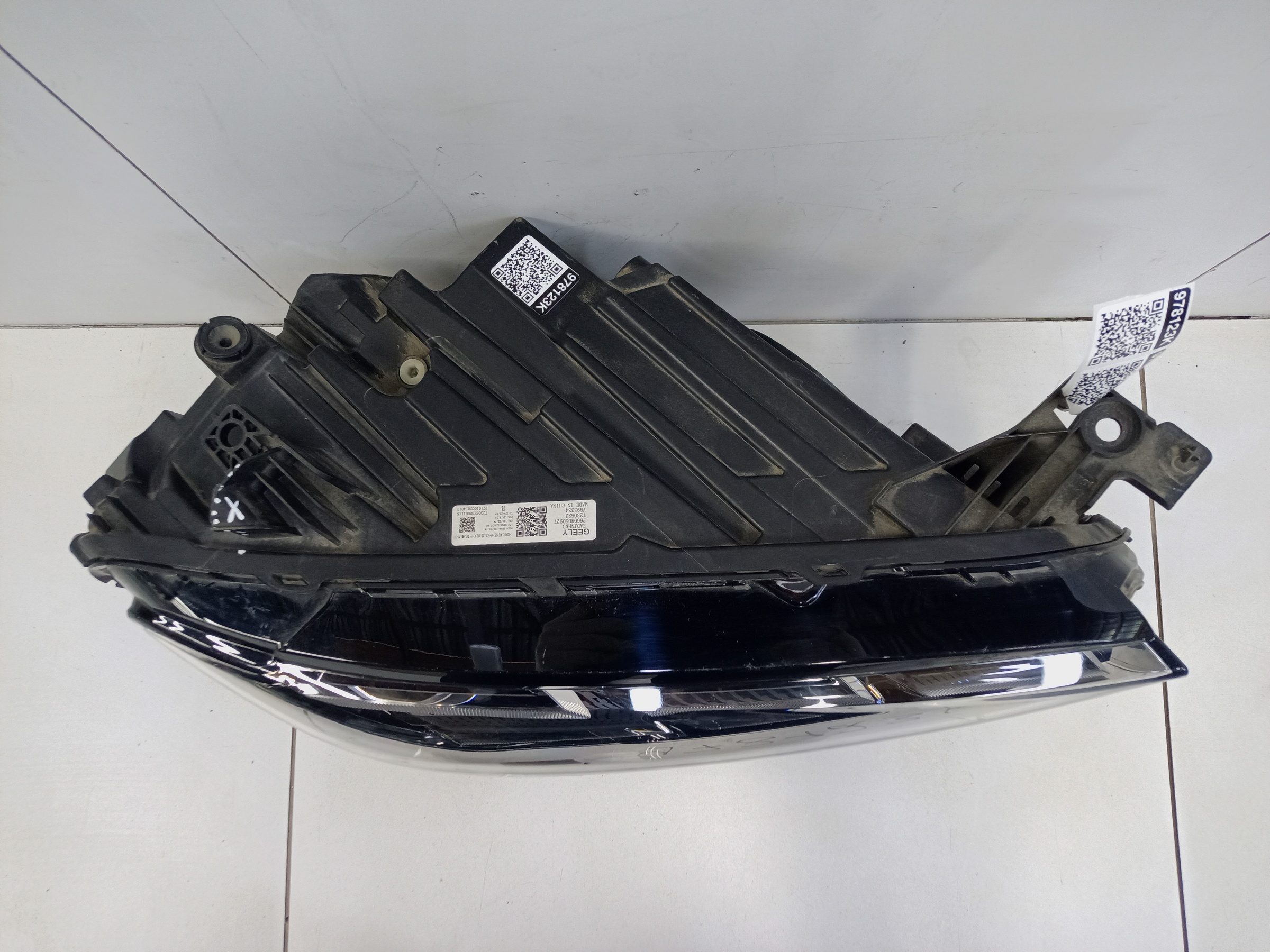 Фара передняя правая Geely Monjaro LED