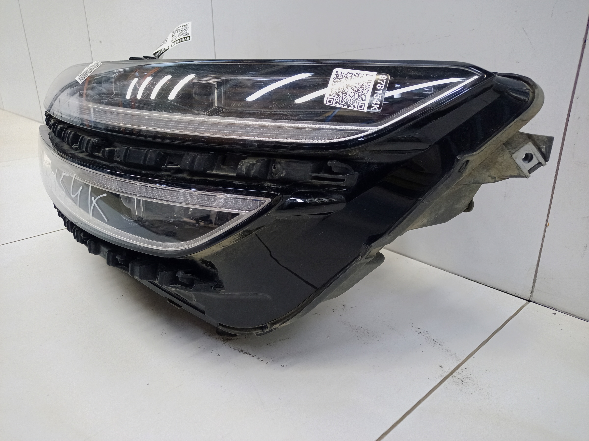 Фара передняя левая Genesis GV70 LED