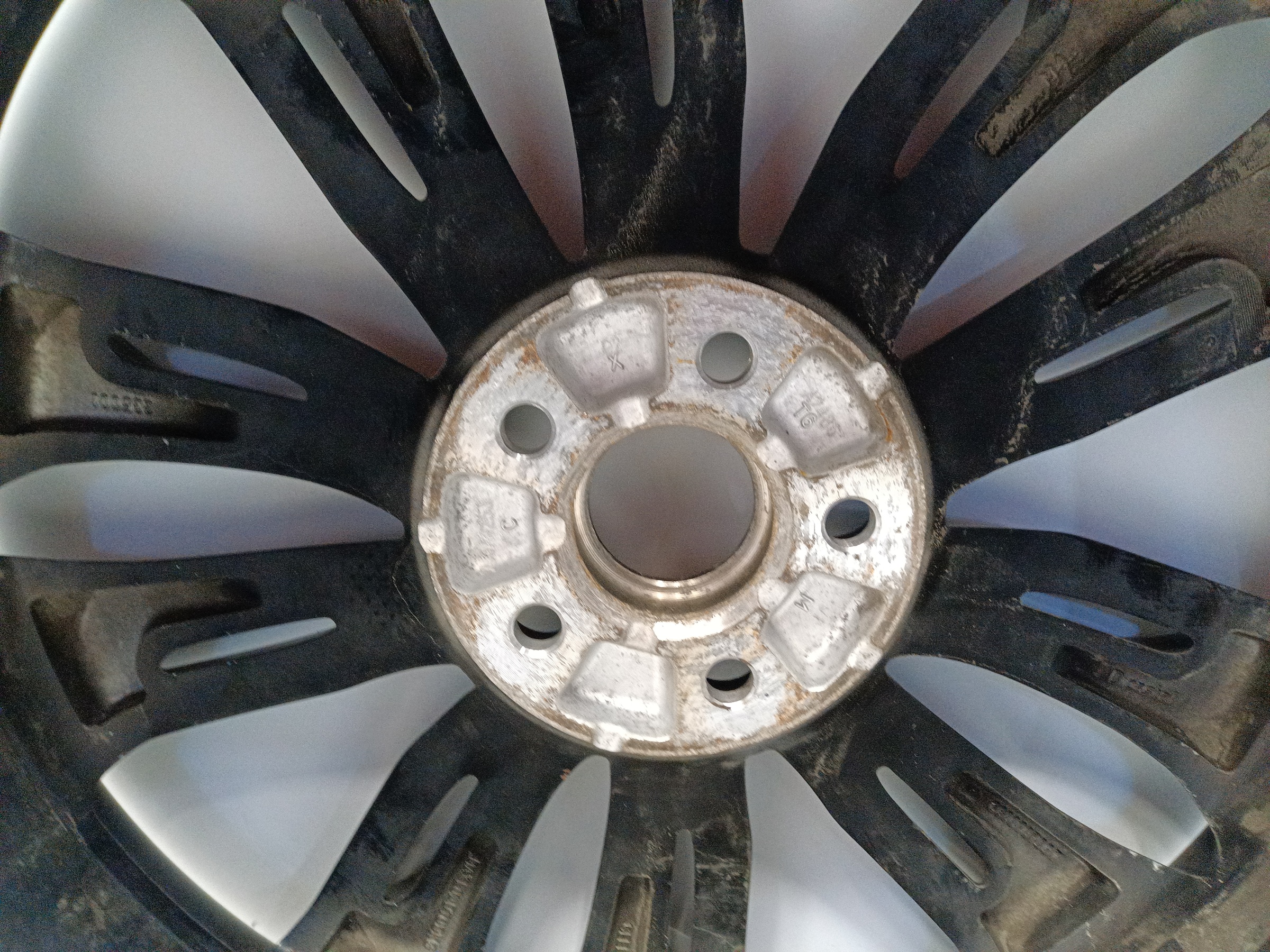 Диск колеса литой Geely Tugella R20 черный