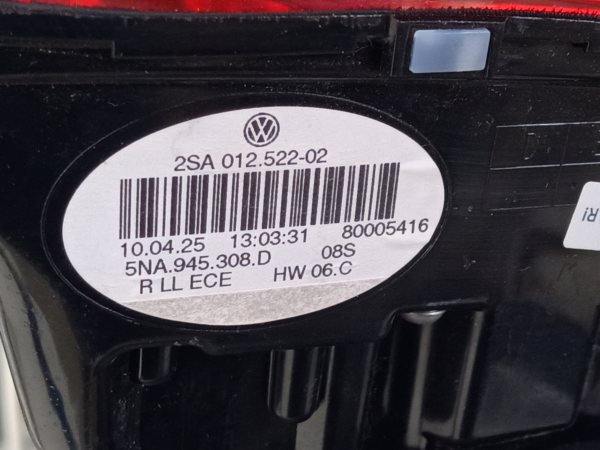 Фонарь задний правый внутренний Volkswagen Tiguan 2 LED