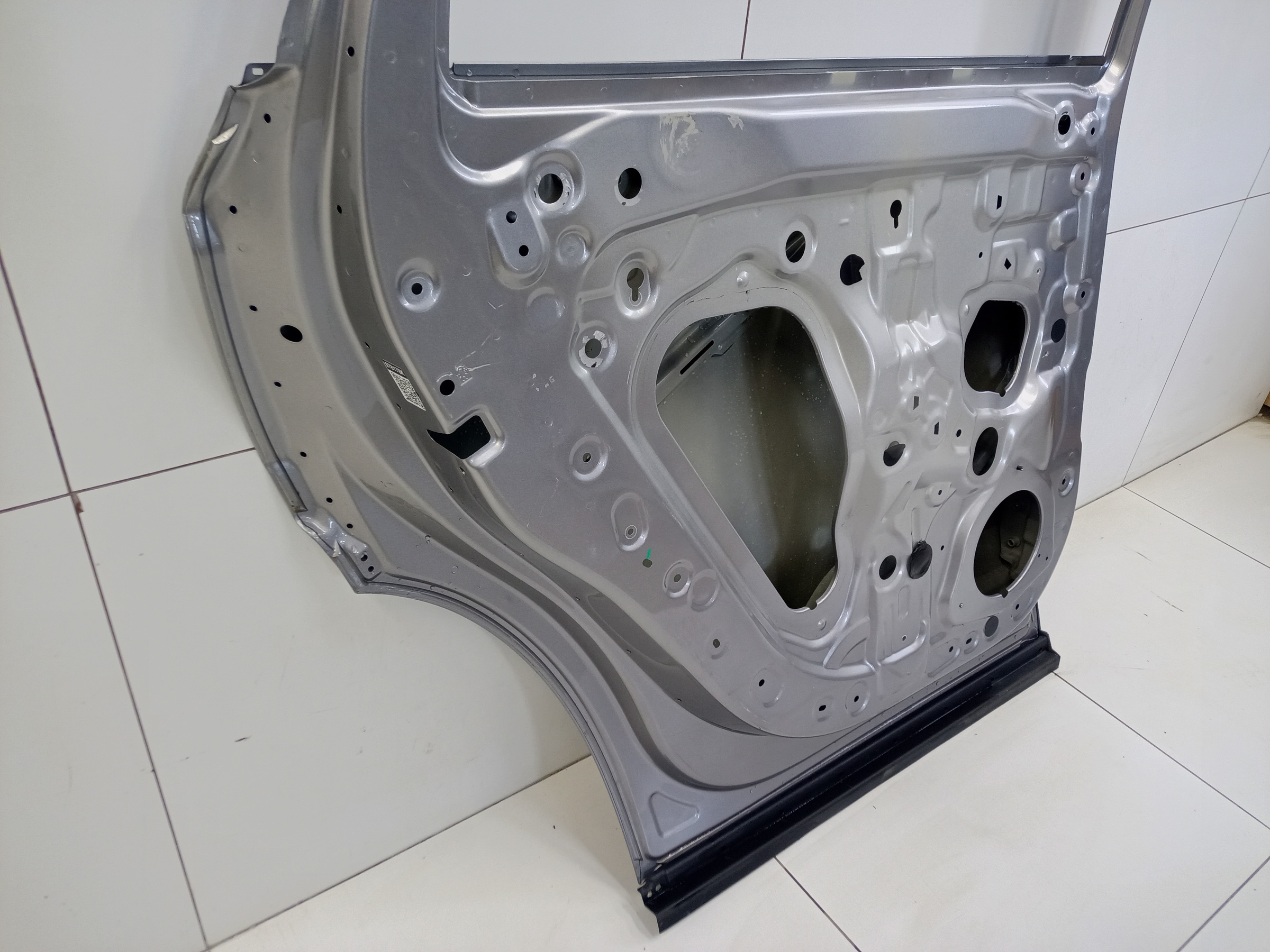 Дверь задняя левая Geely Monjaro