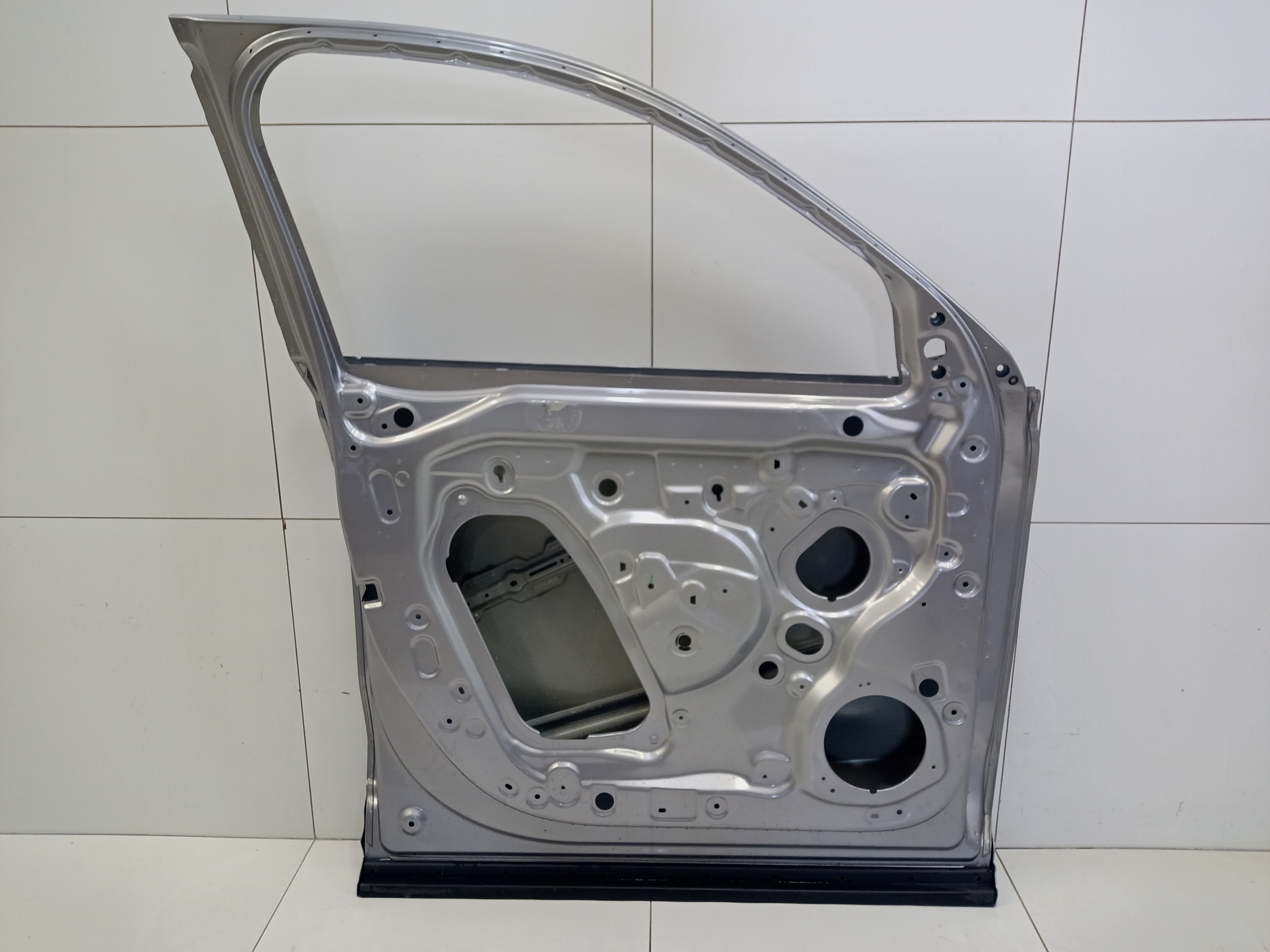 Дверь передняя левая Geely Monjaro