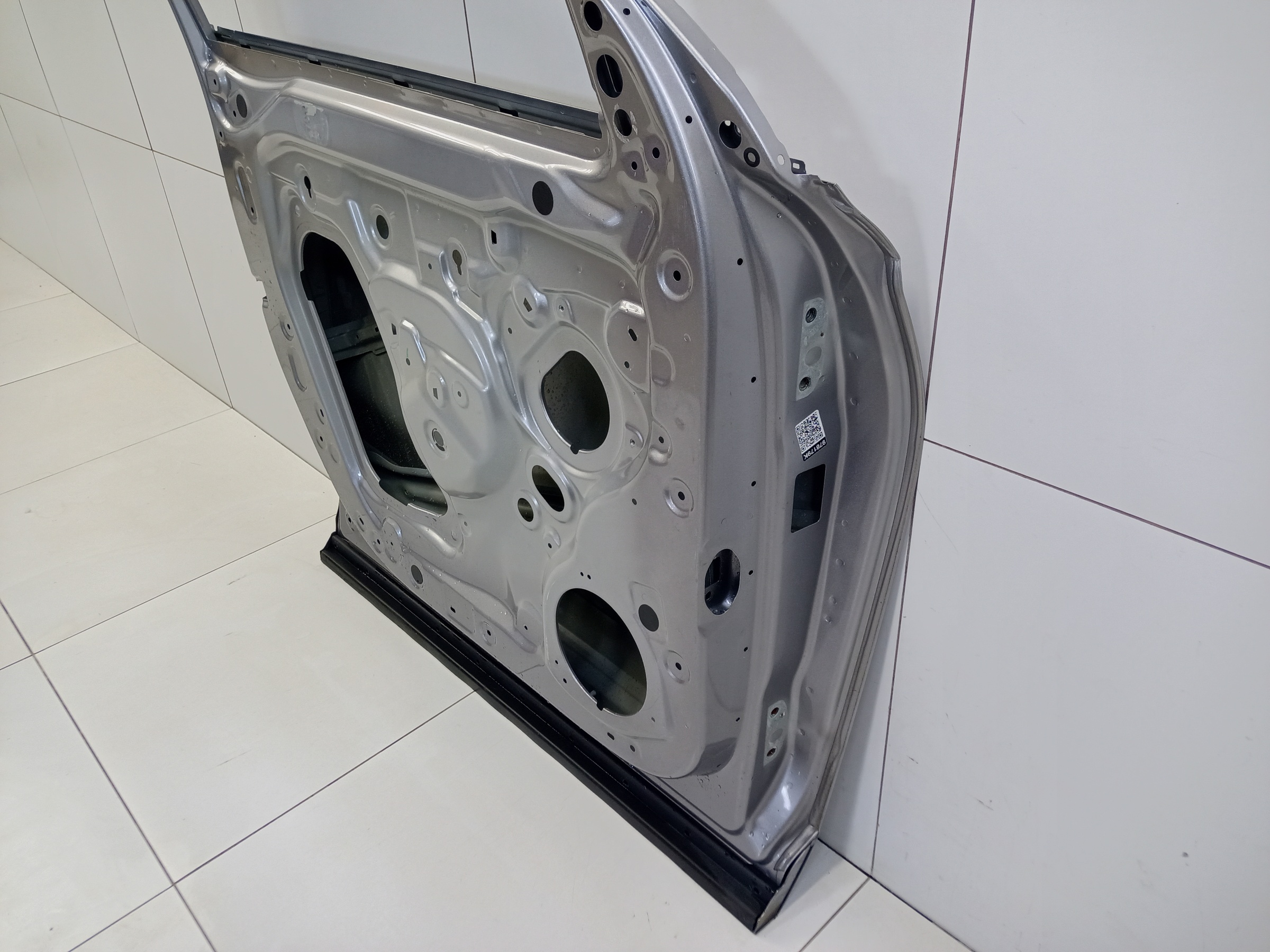 Дверь передняя левая Geely Monjaro