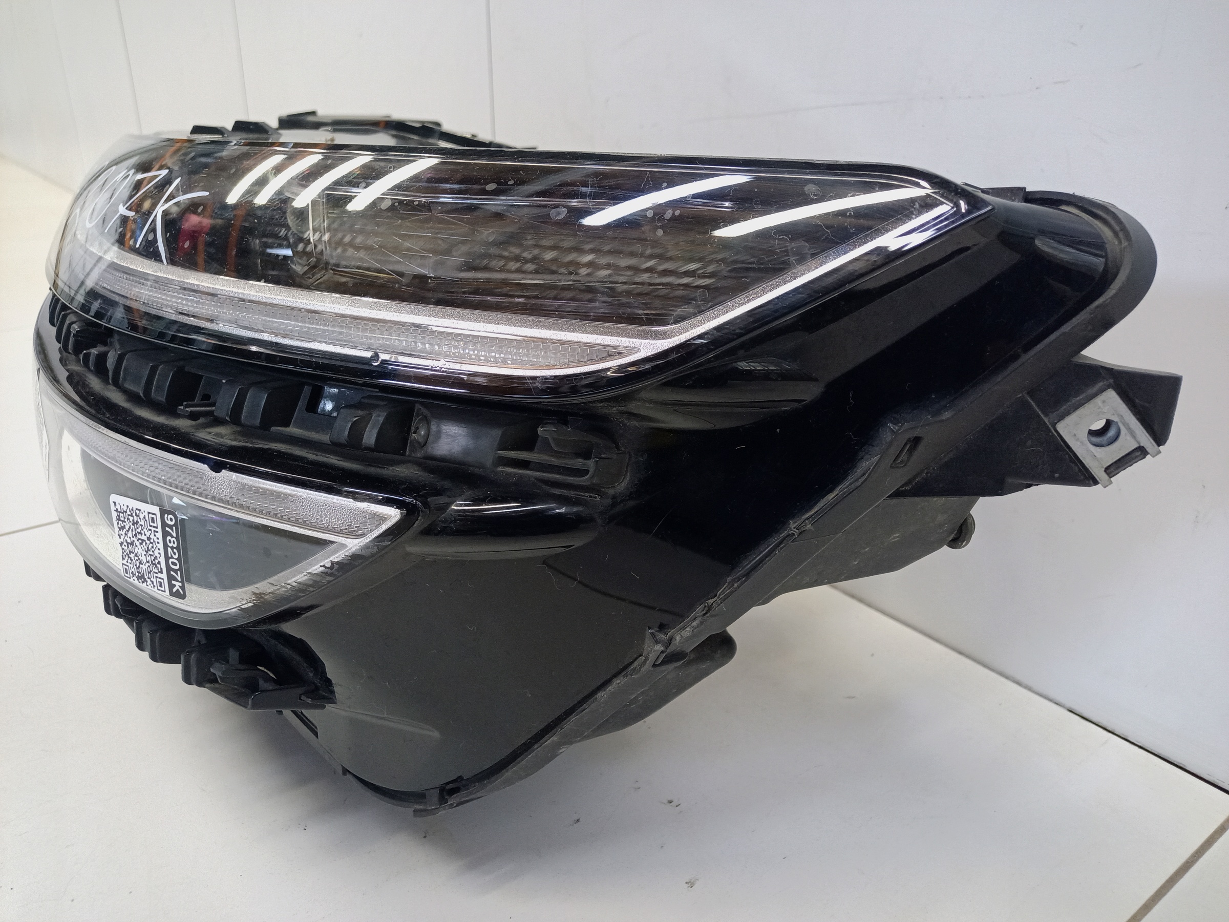 Фара передняя левая Genesis GV70 LED