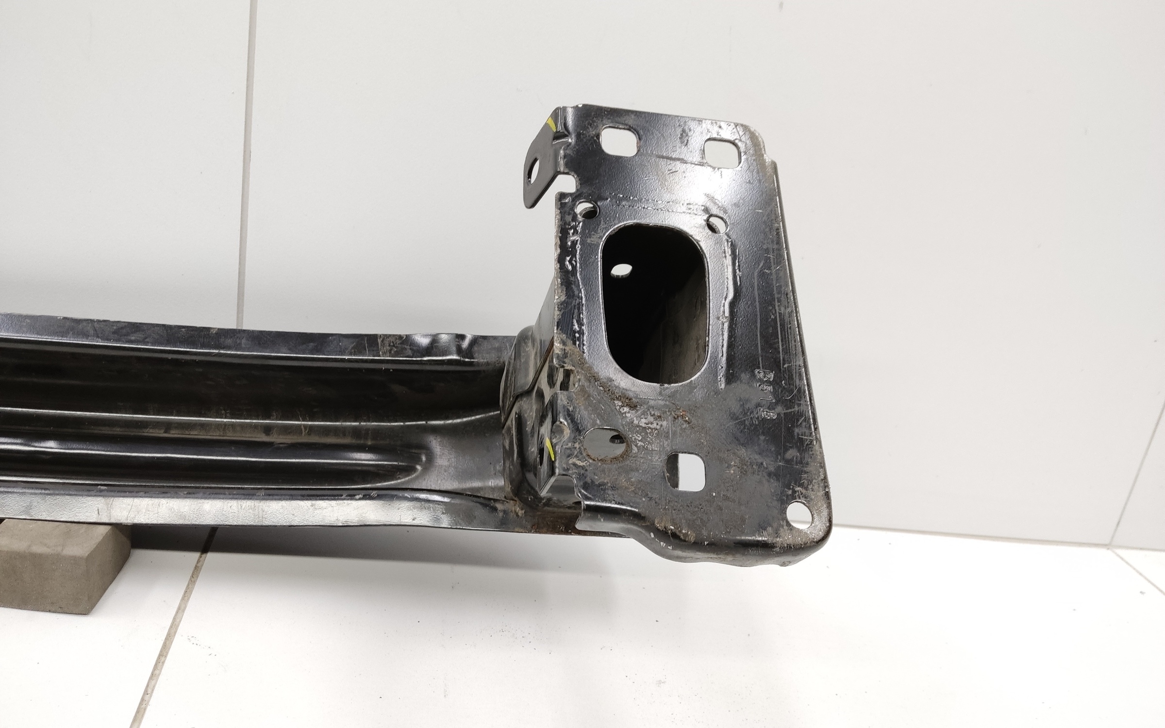 Усилитель переднего бампера Volkswagen Polo 5