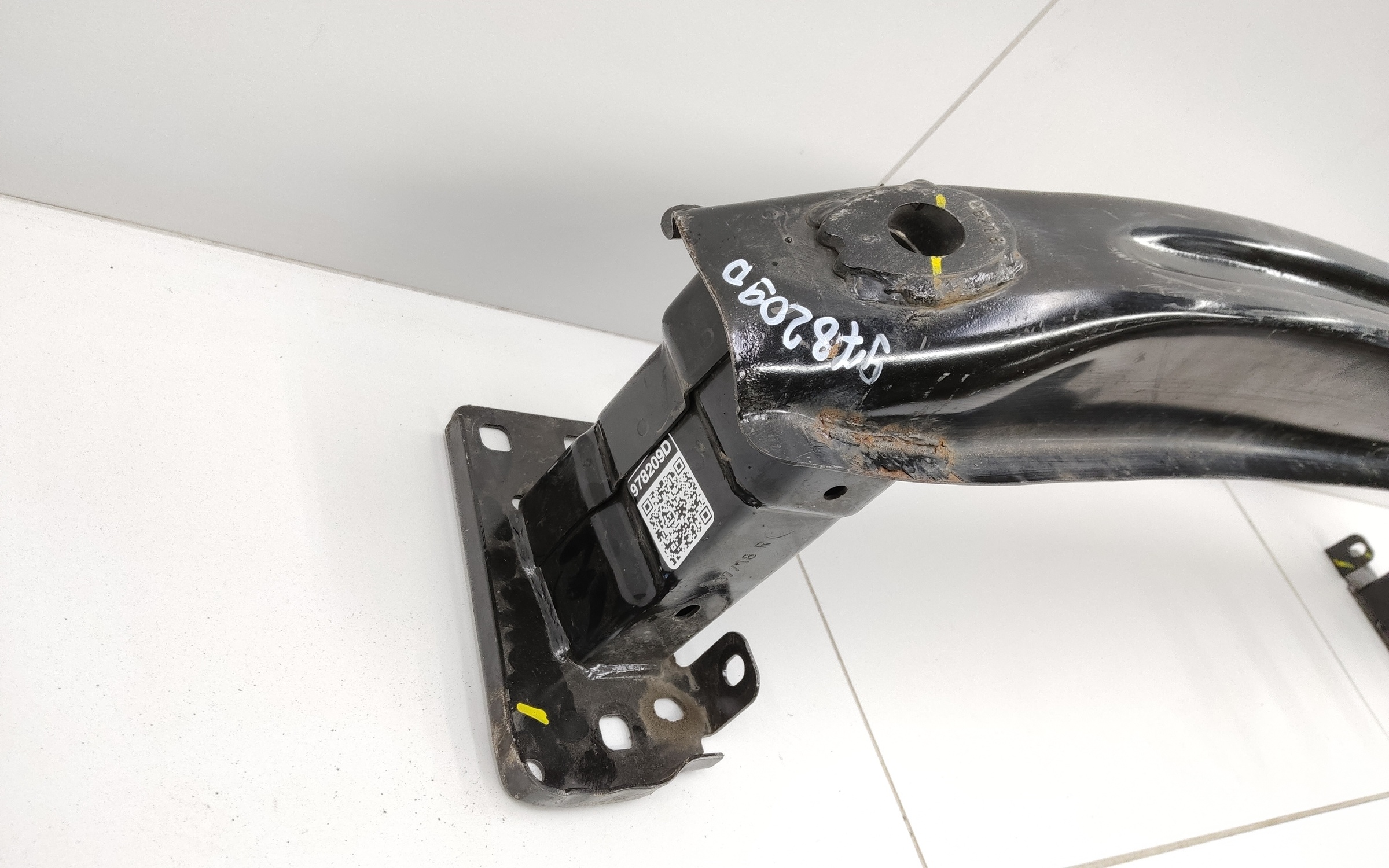 Усилитель переднего бампера Volkswagen Polo 5